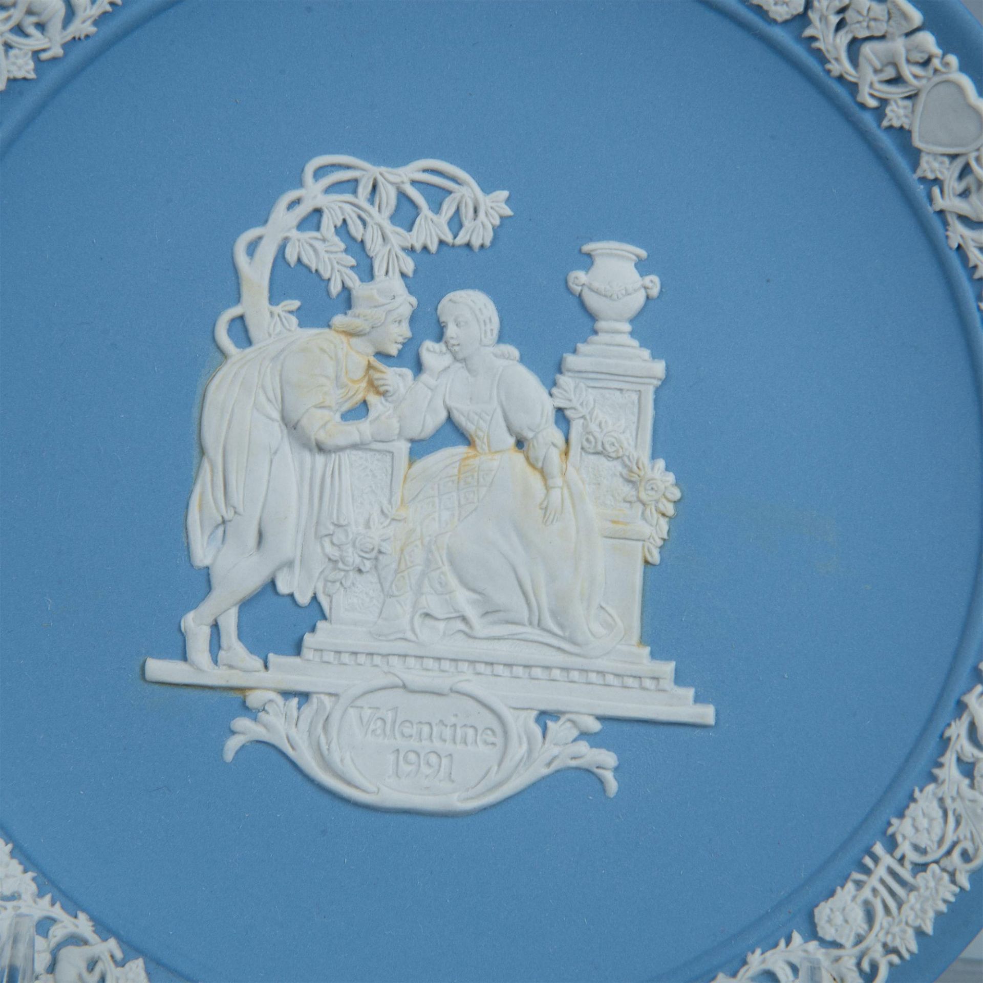 6pc Wedgwood Light Blue Jasperware Valentine's Plates - Bild 4 aus 10