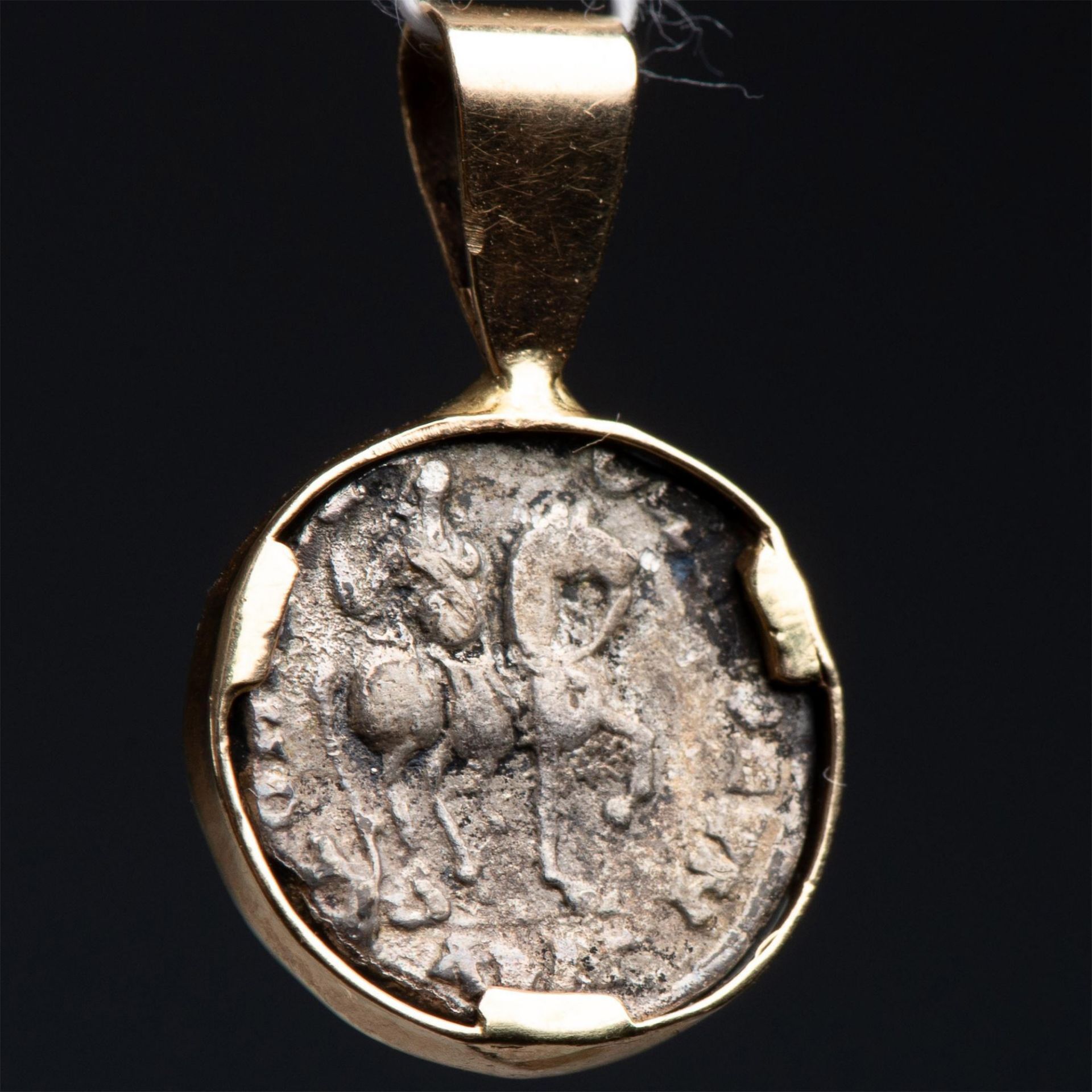 305 AD ROMAN SILVER COIN PENDANT WITH GOLD BEZEL - Image 2 of 6