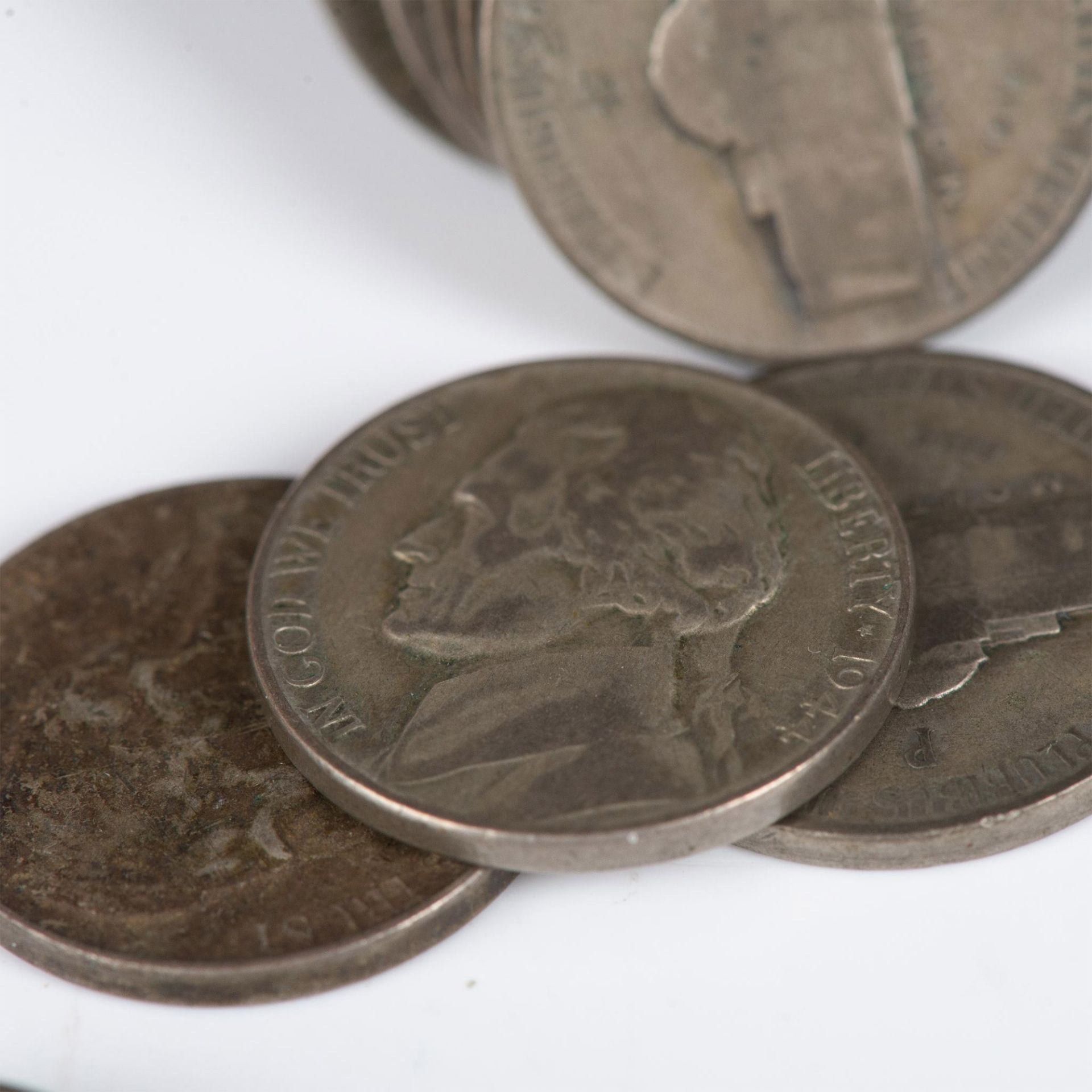 5 ROLLS OF US SILVER WWII NICKELS (40 PER ROLL) - Image 4 of 12