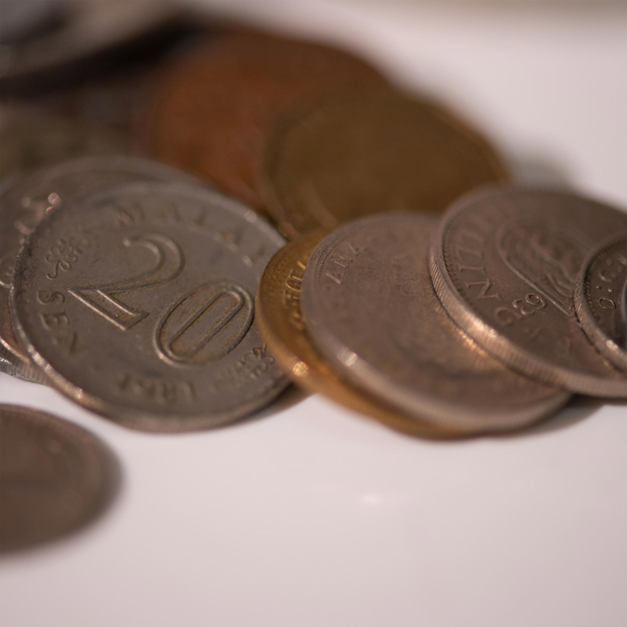 5LB BAG OF WORLD COINS WITH SILVER - Image 5 of 9