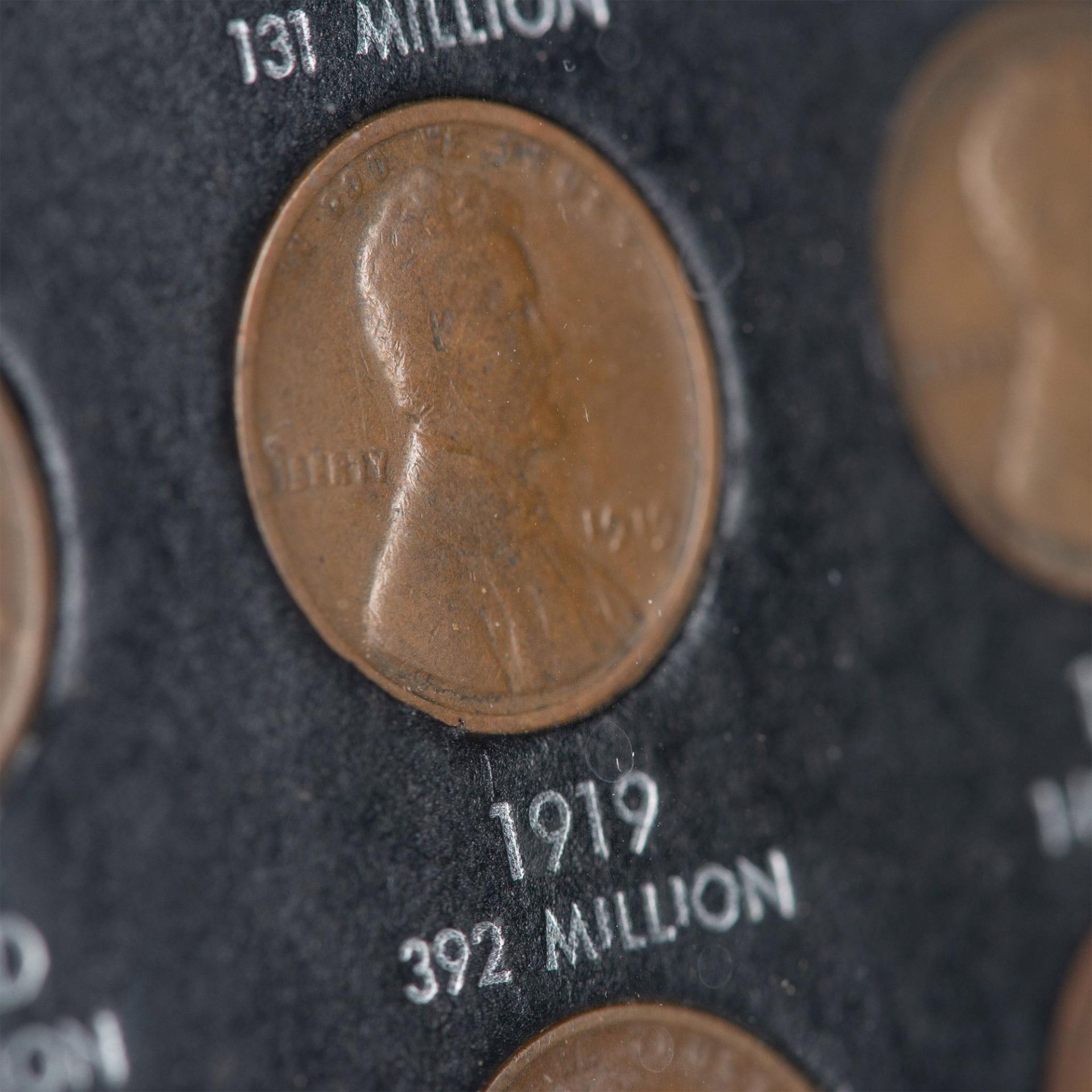 90PC FRAMED LINCOLN HEAD PENNY SET FROM 1909 TO 1940 - Image 3 of 9