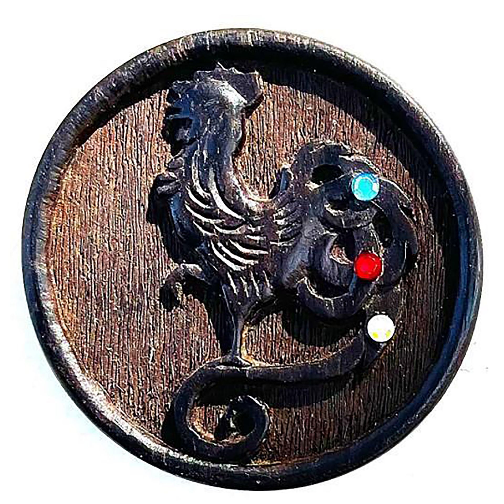 A division three hand carved studio button - Bild 2 aus 3