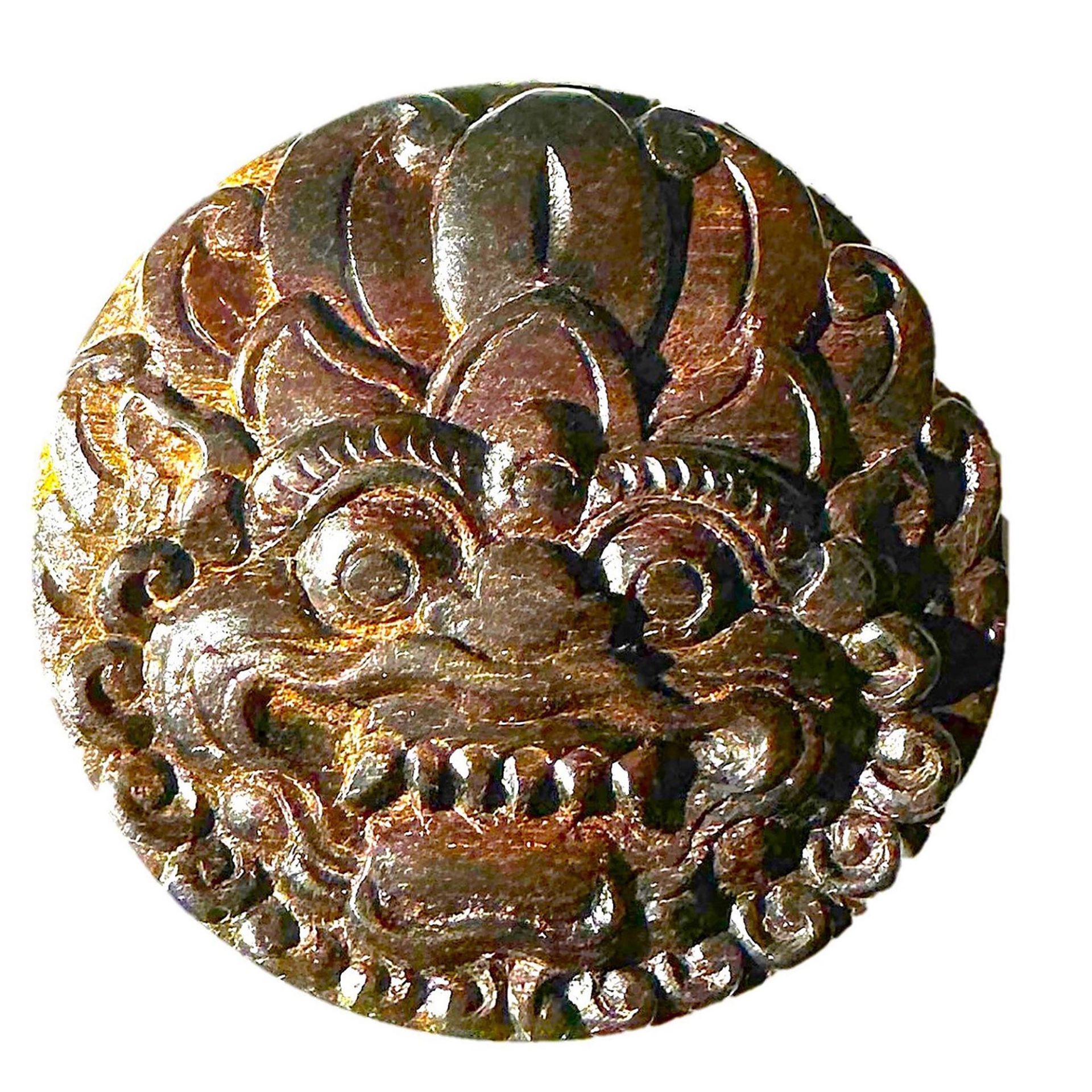 A small card of assorted carved wood buttons - Image 4 of 5