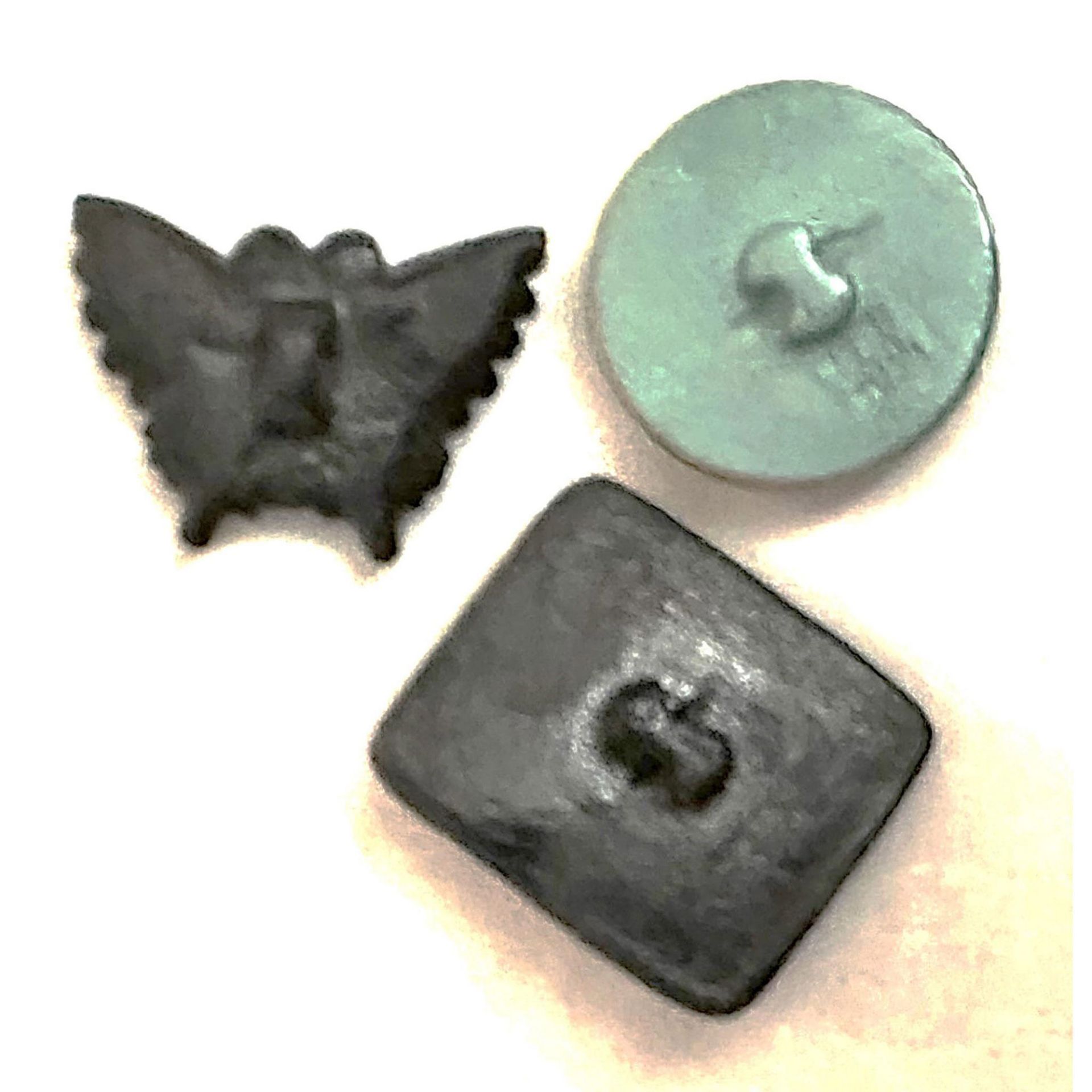 A small card of division three ceramic buttons - Bild 5 aus 5