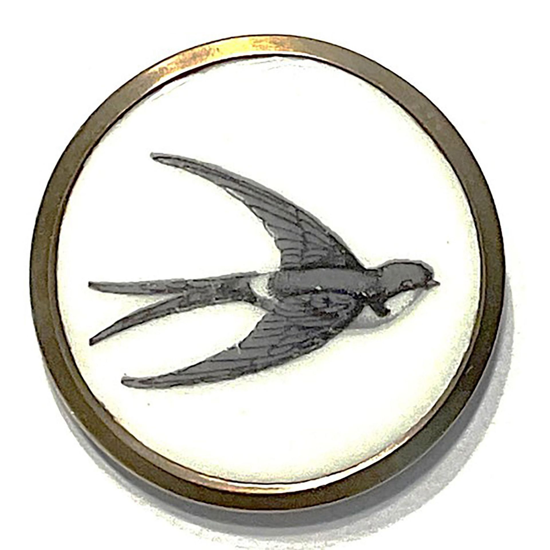 A division one porcelain in metal button