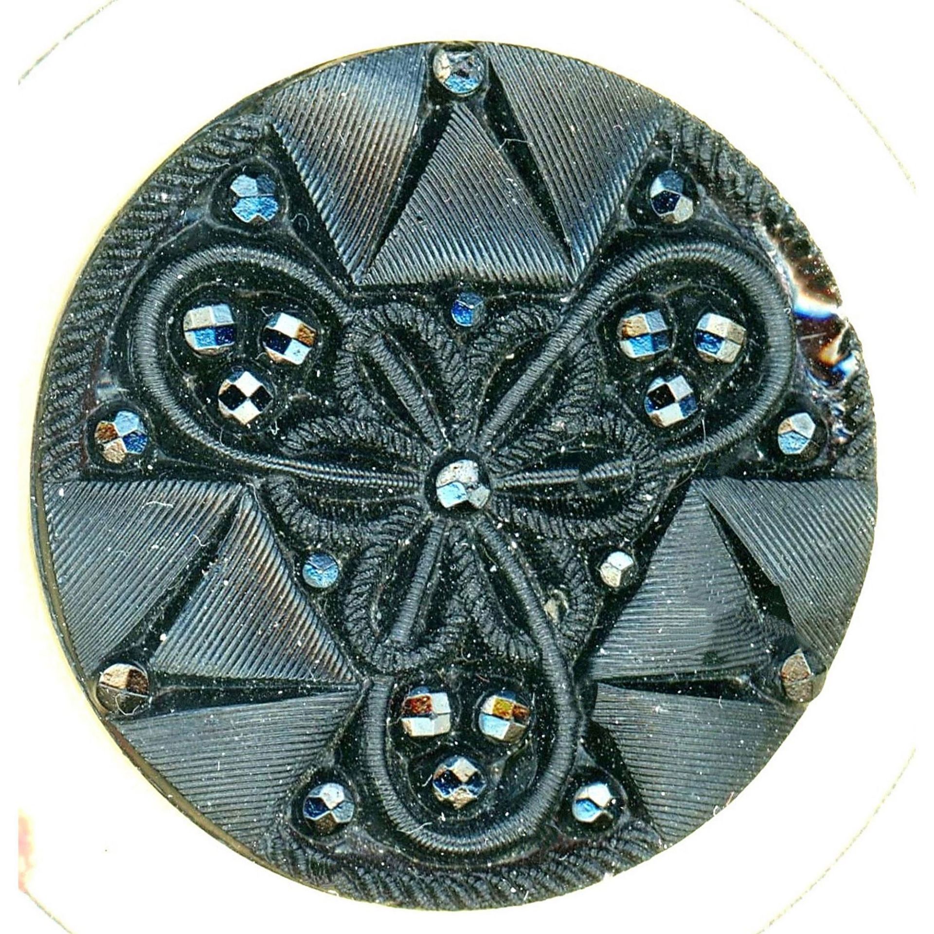 A partial card of division one black glass buttons - Image 4 of 4