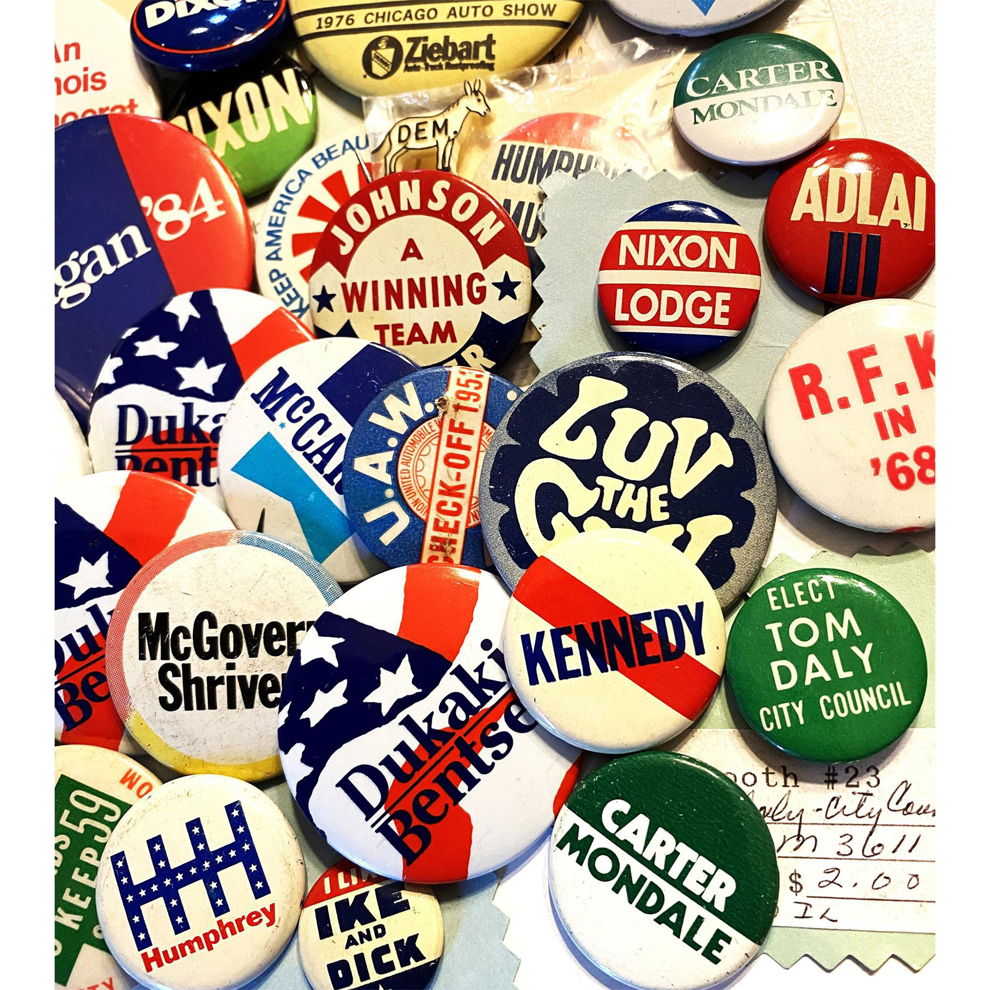 A bag lot of assorted political pin back buttons - Image 6 of 7