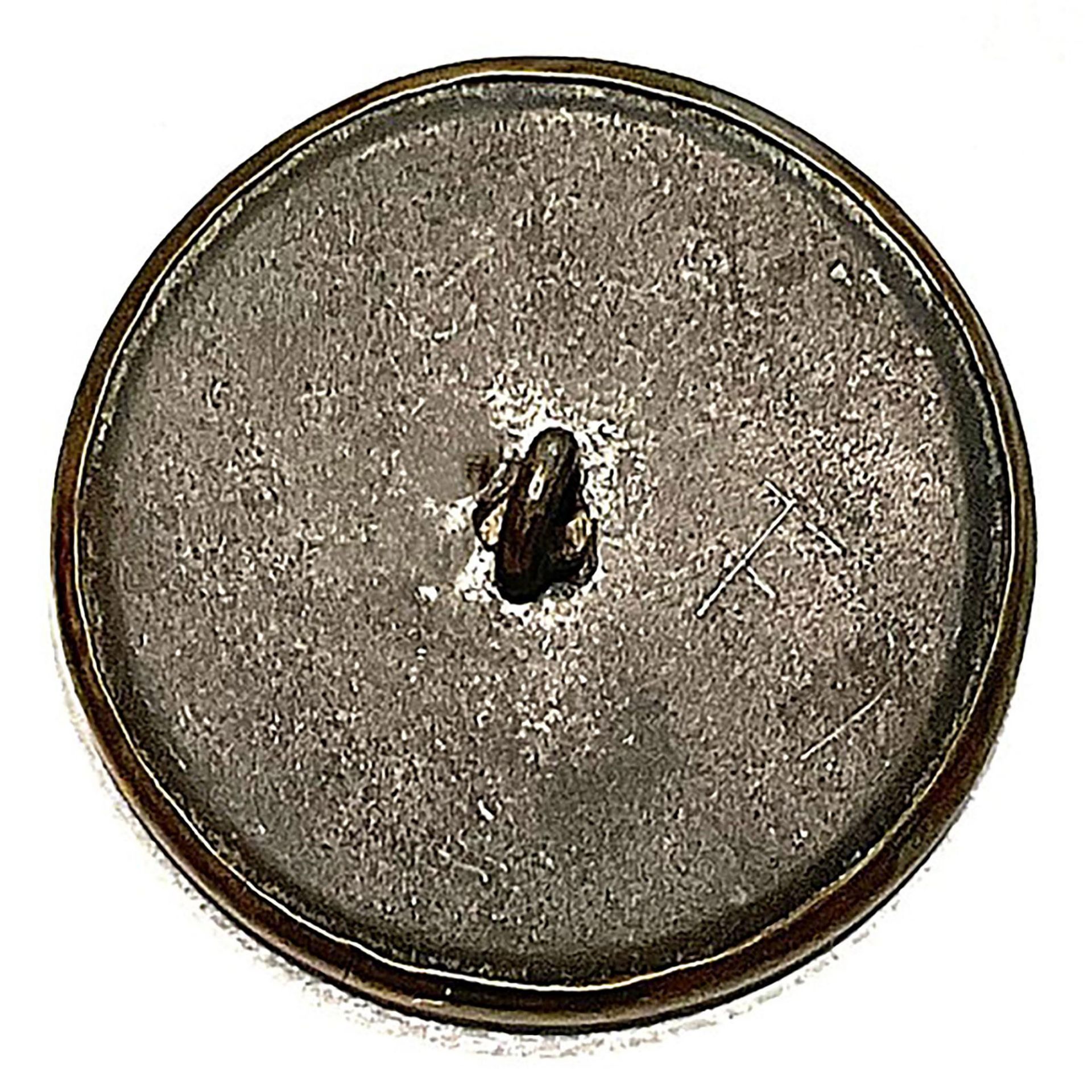 A division one porcelain in metal button - Bild 2 aus 2