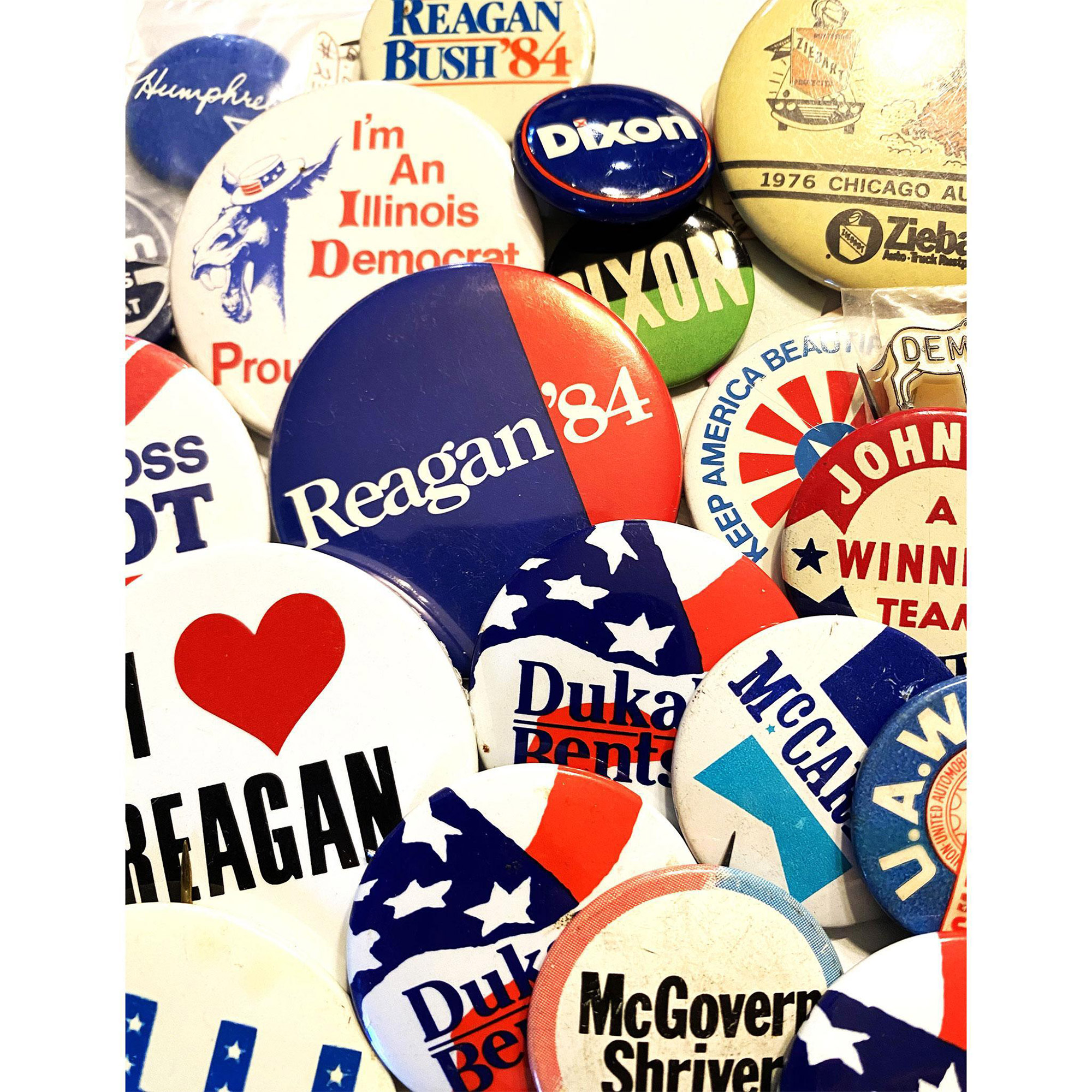 A bag lot of assorted political pin back buttons - Image 3 of 7