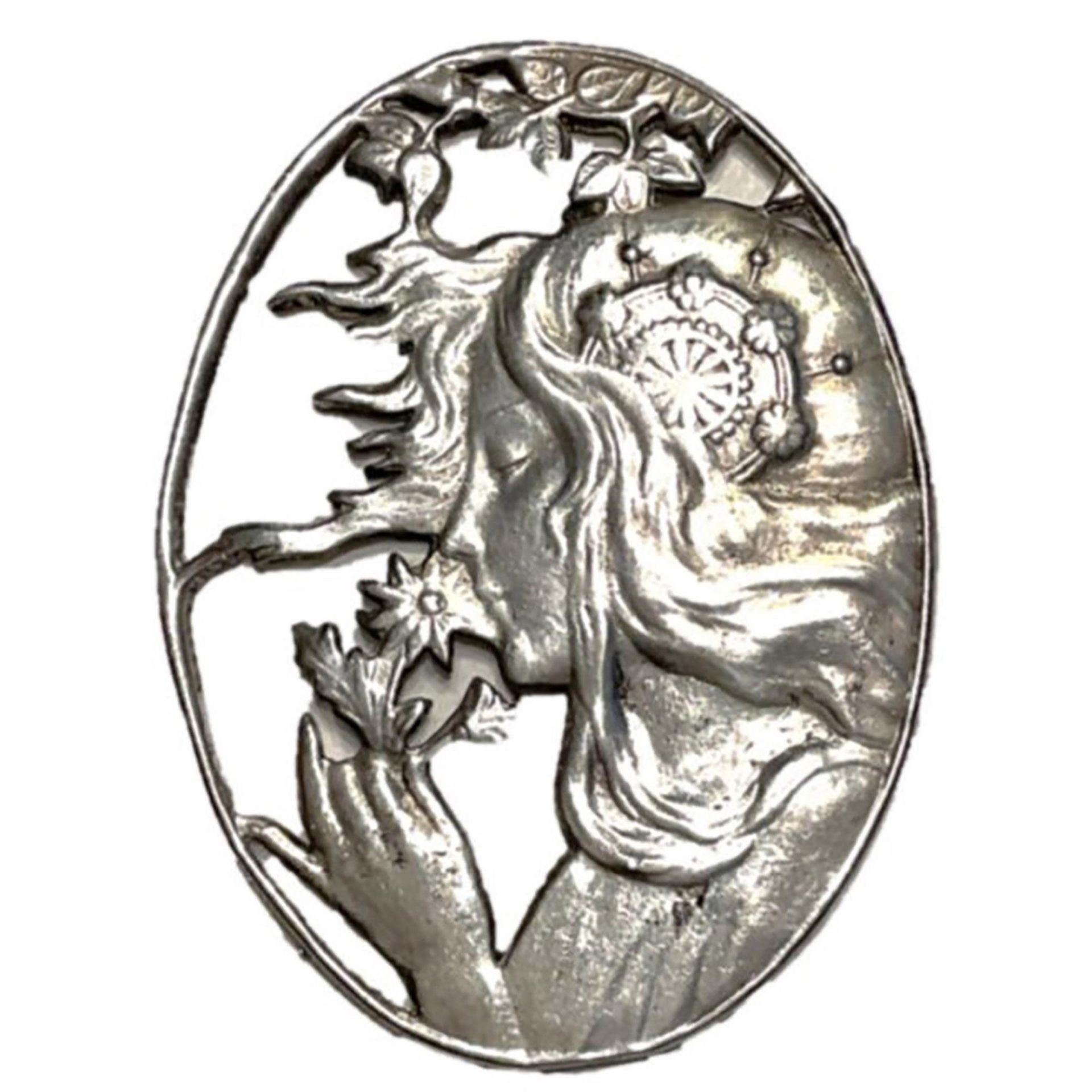 A division one pierced silver button of a women - Bild 2 aus 3