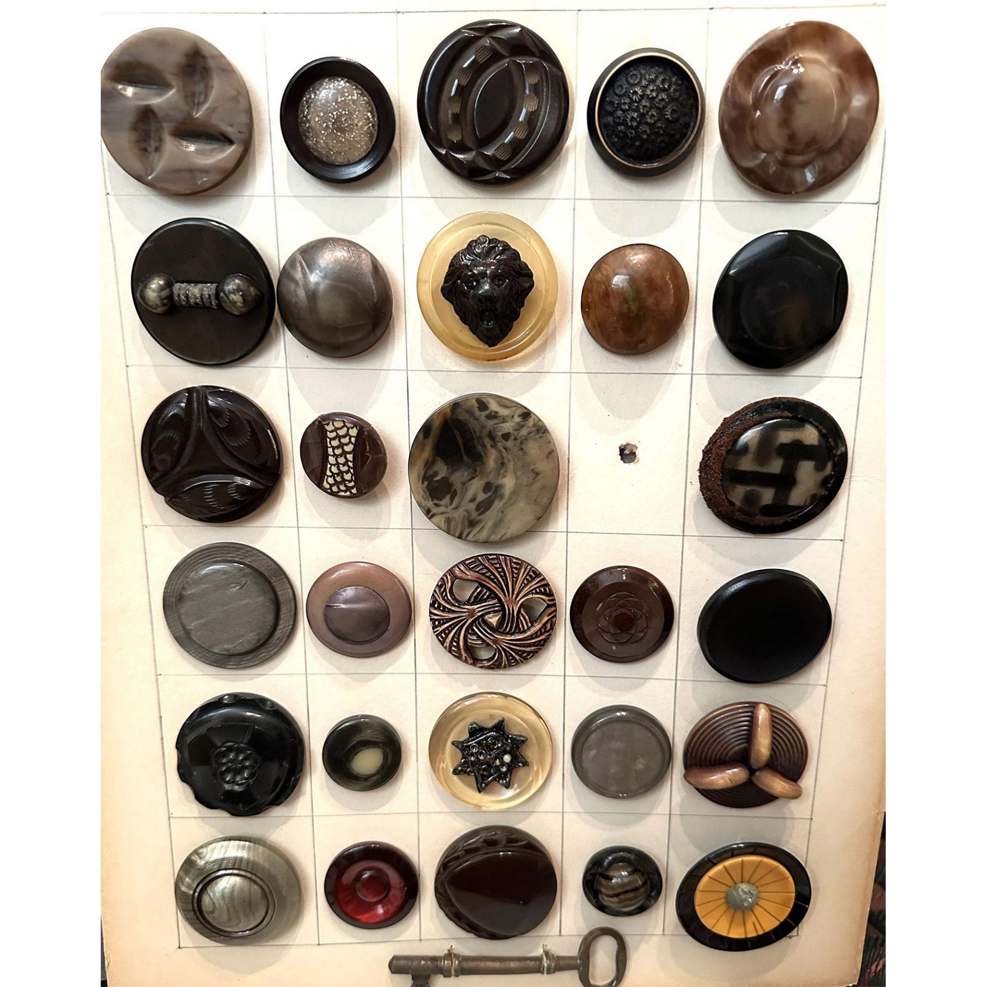 A box lot of assorted material buttons on cards - Image 7 of 8
