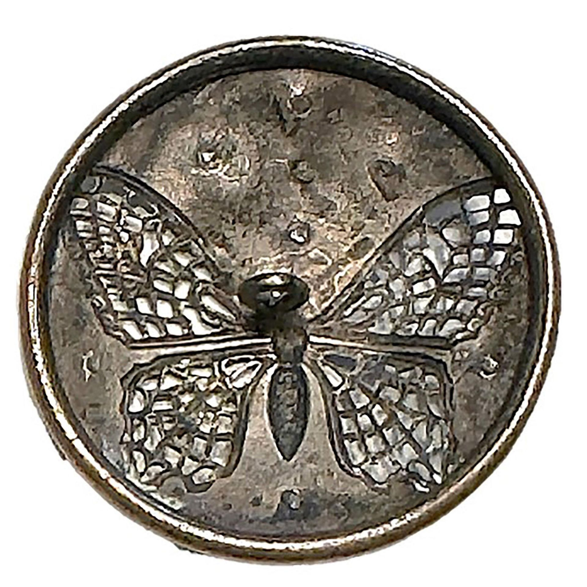 A division one pierced pictorial insect button - Bild 3 aus 3