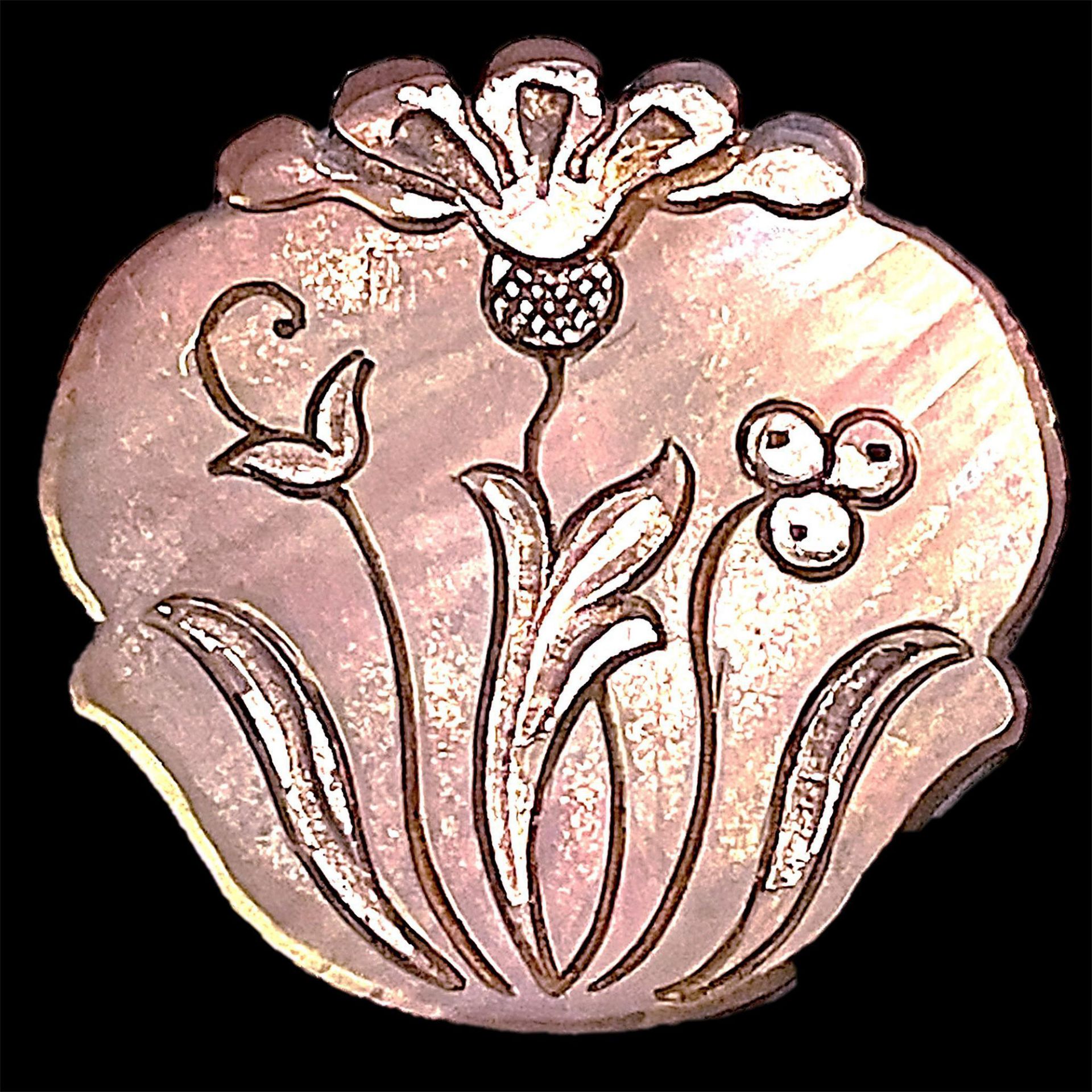 A card of division one and three pearl & shell buttons - Image 4 of 5