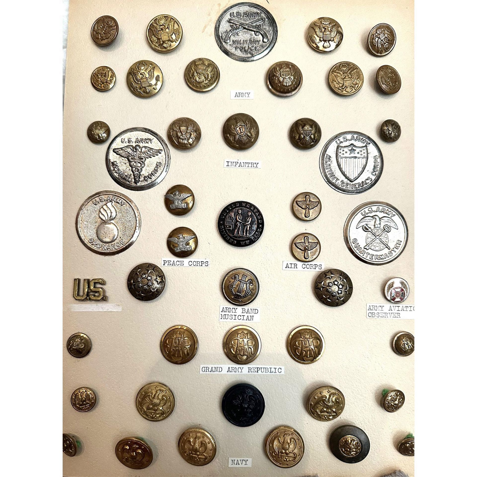 A box lot of assorted material buttons on cards - Image 9 of 10