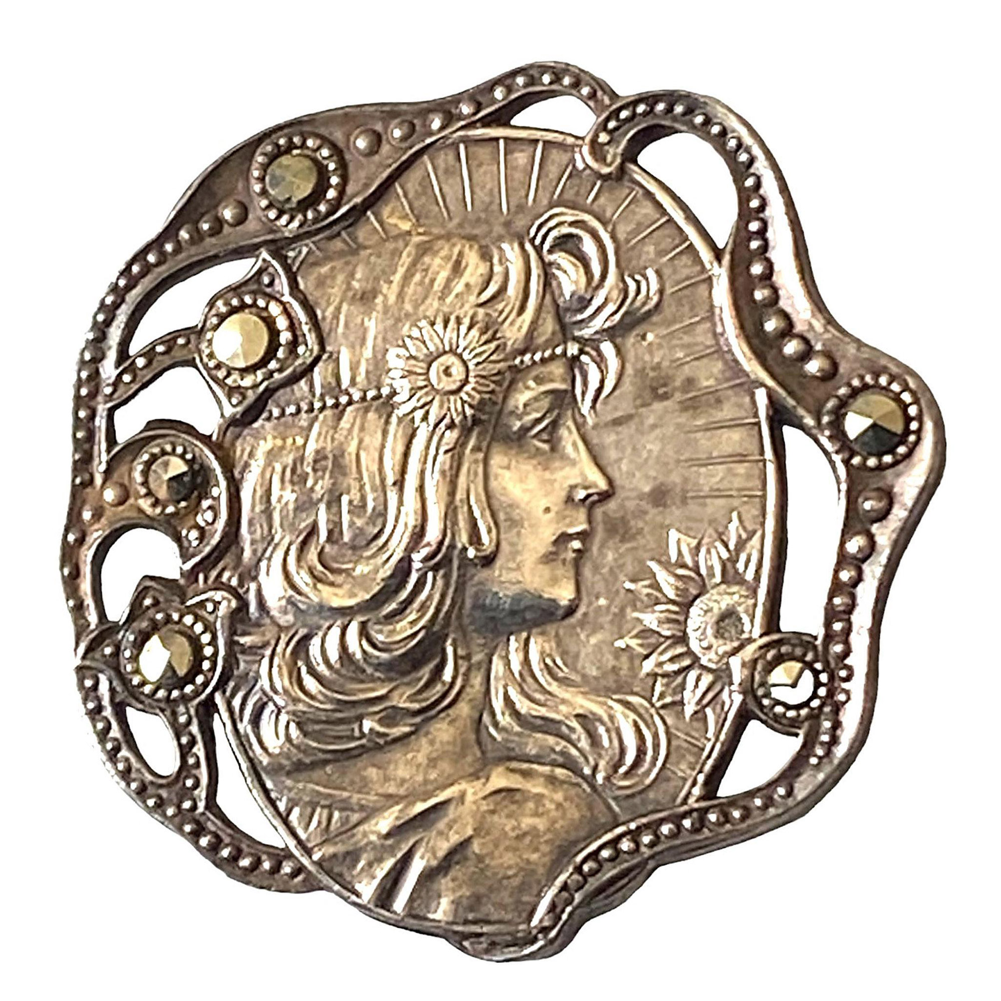 A division one ART Nouveau designed pictorial button