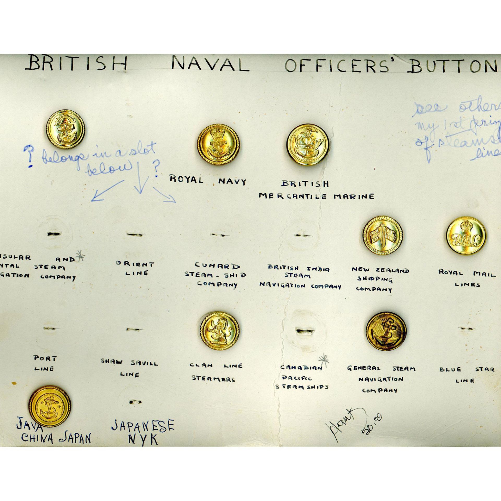 A box lot of assorted uniform buttons on cards - Bild 6 aus 8