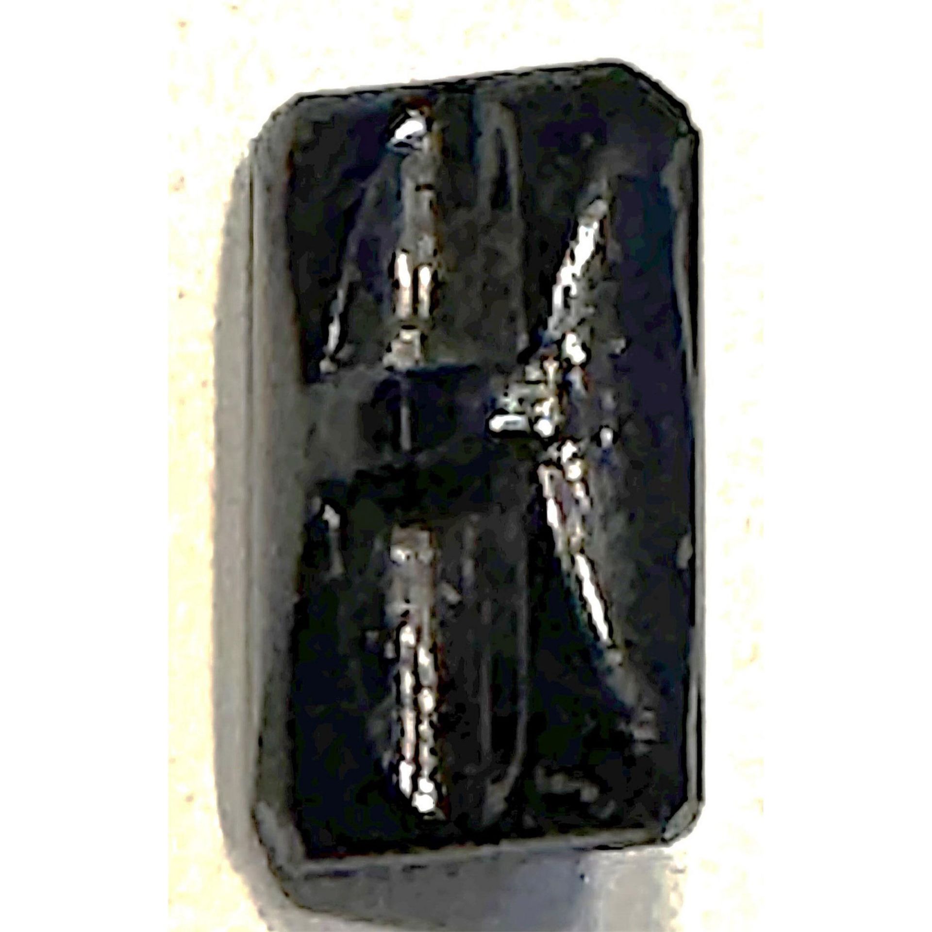 A division one scarce Tingue glass button - Image 2 of 2