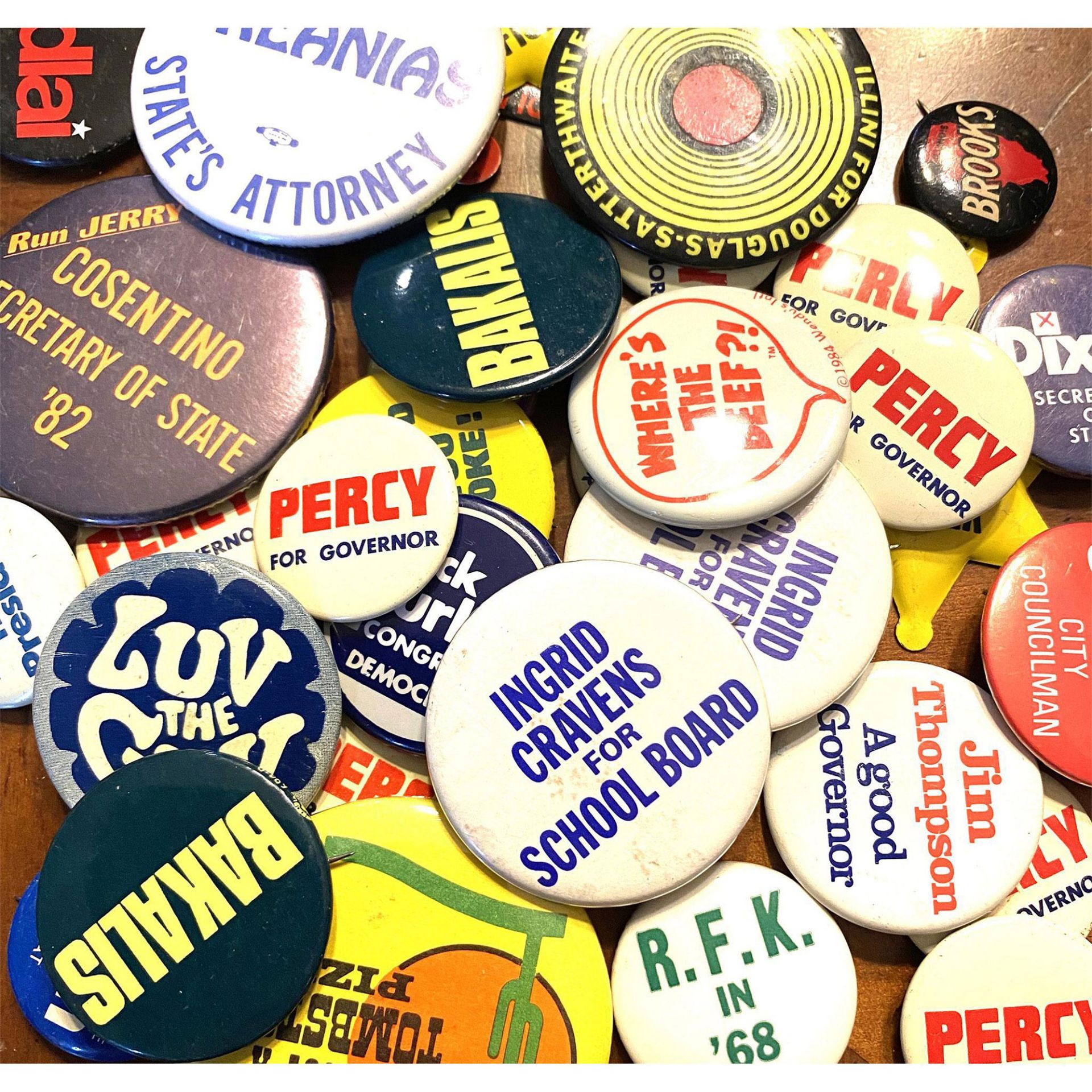 A bag lot of assorted political pin back buttons - Image 7 of 7