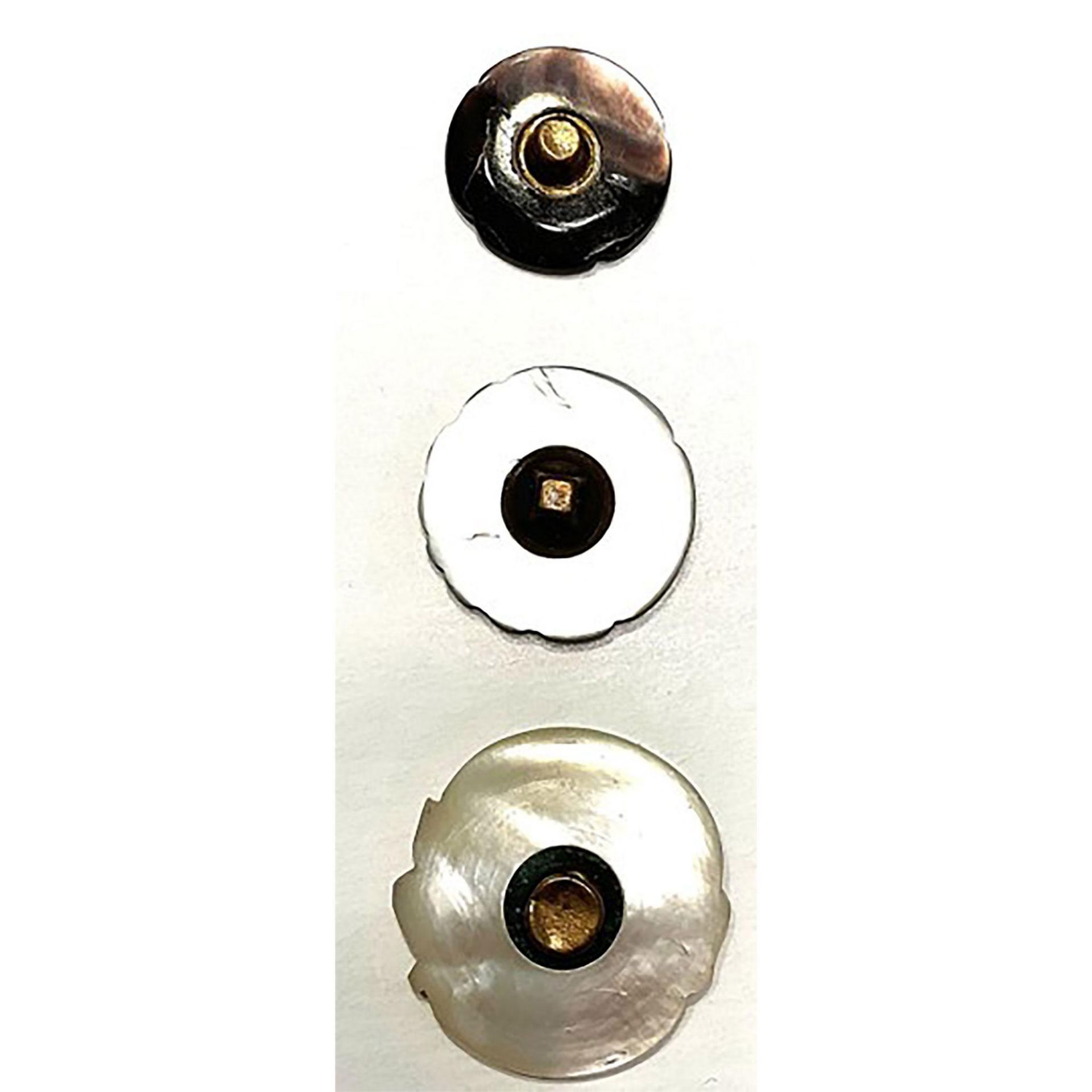 A small card of engraved division one pearl buttons - Bild 5 aus 5