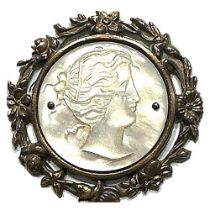A division one carved pictorial pearl button