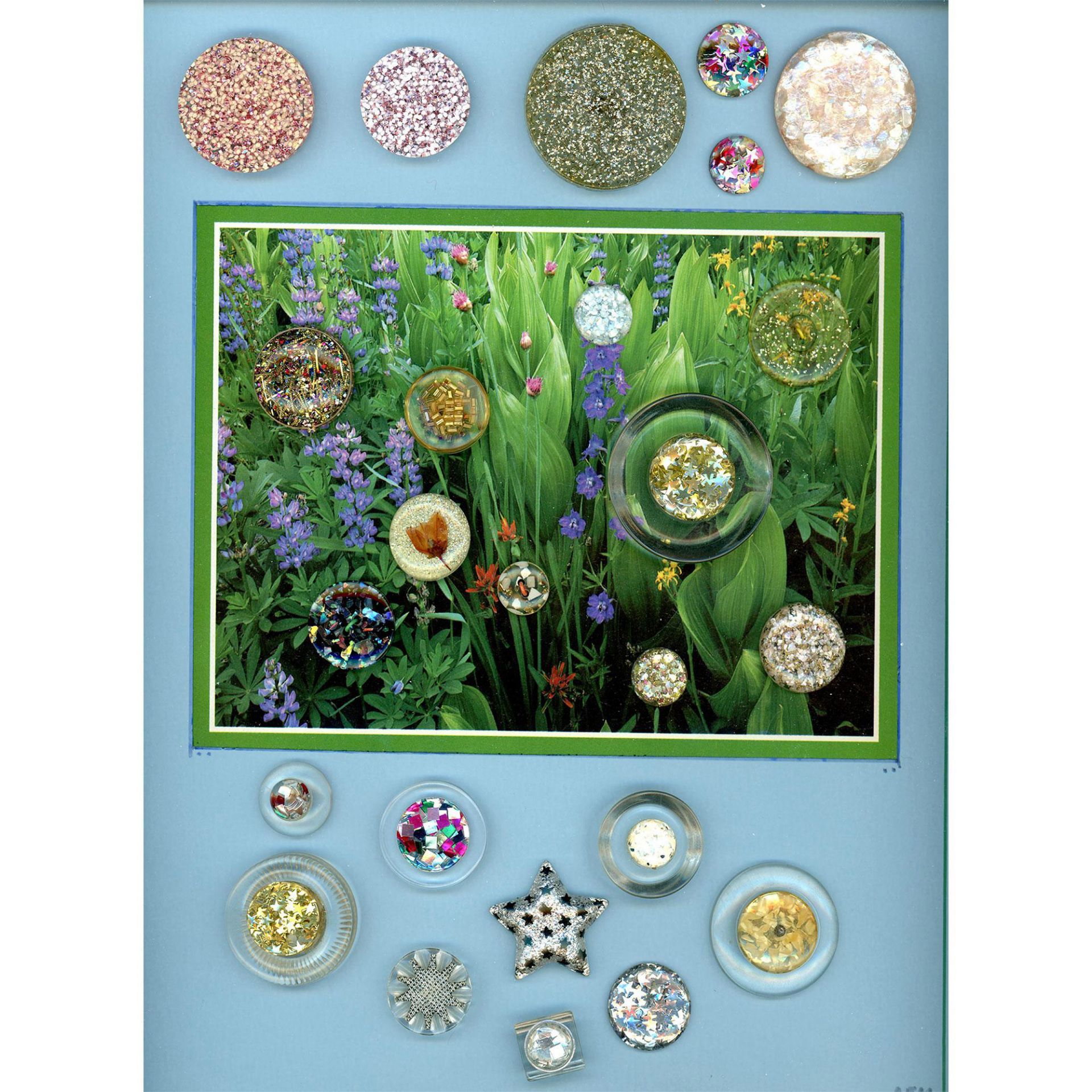 A box lot of assorted material buttons on cards - Image 9 of 11