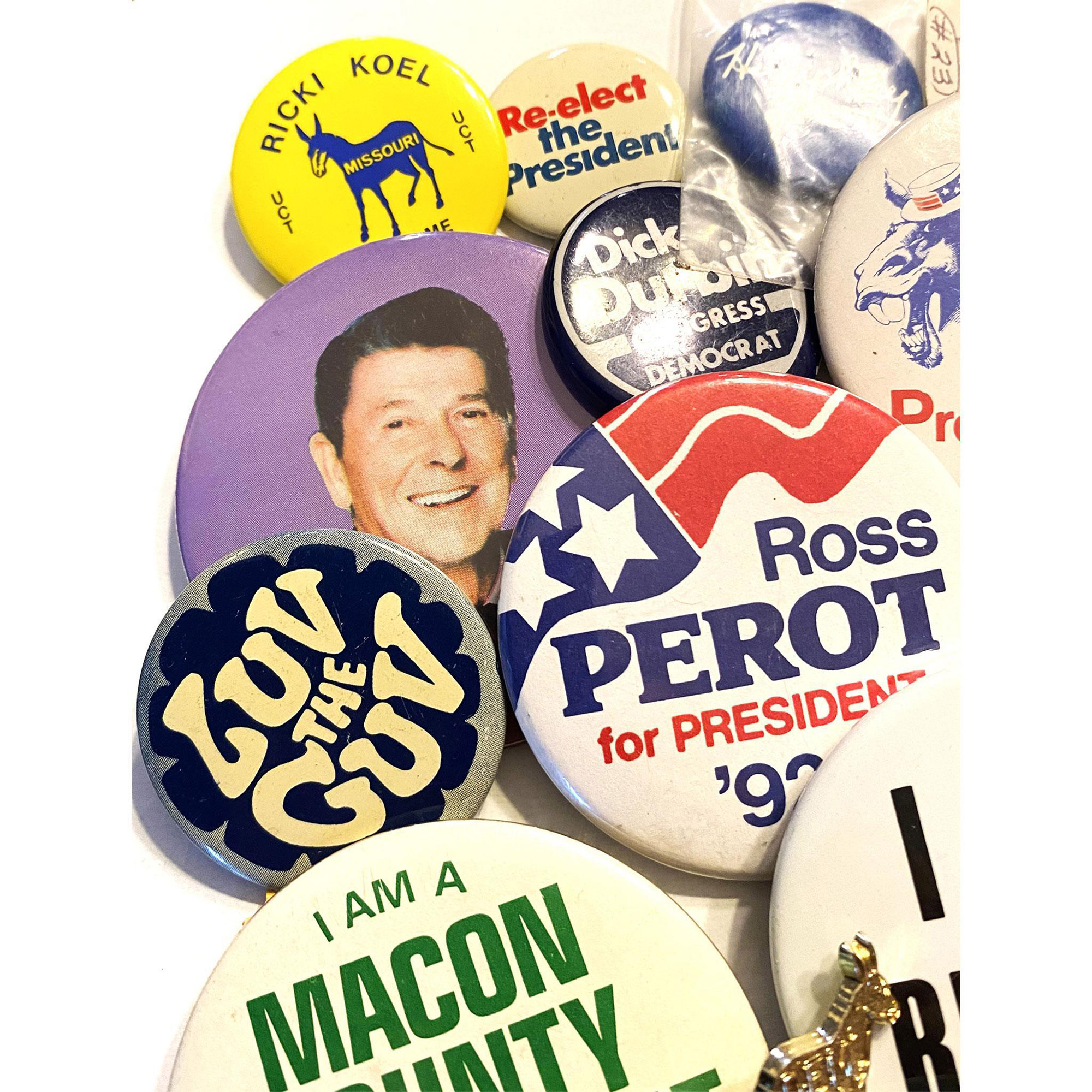 A bag lot of assorted political pin back buttons - Image 2 of 7