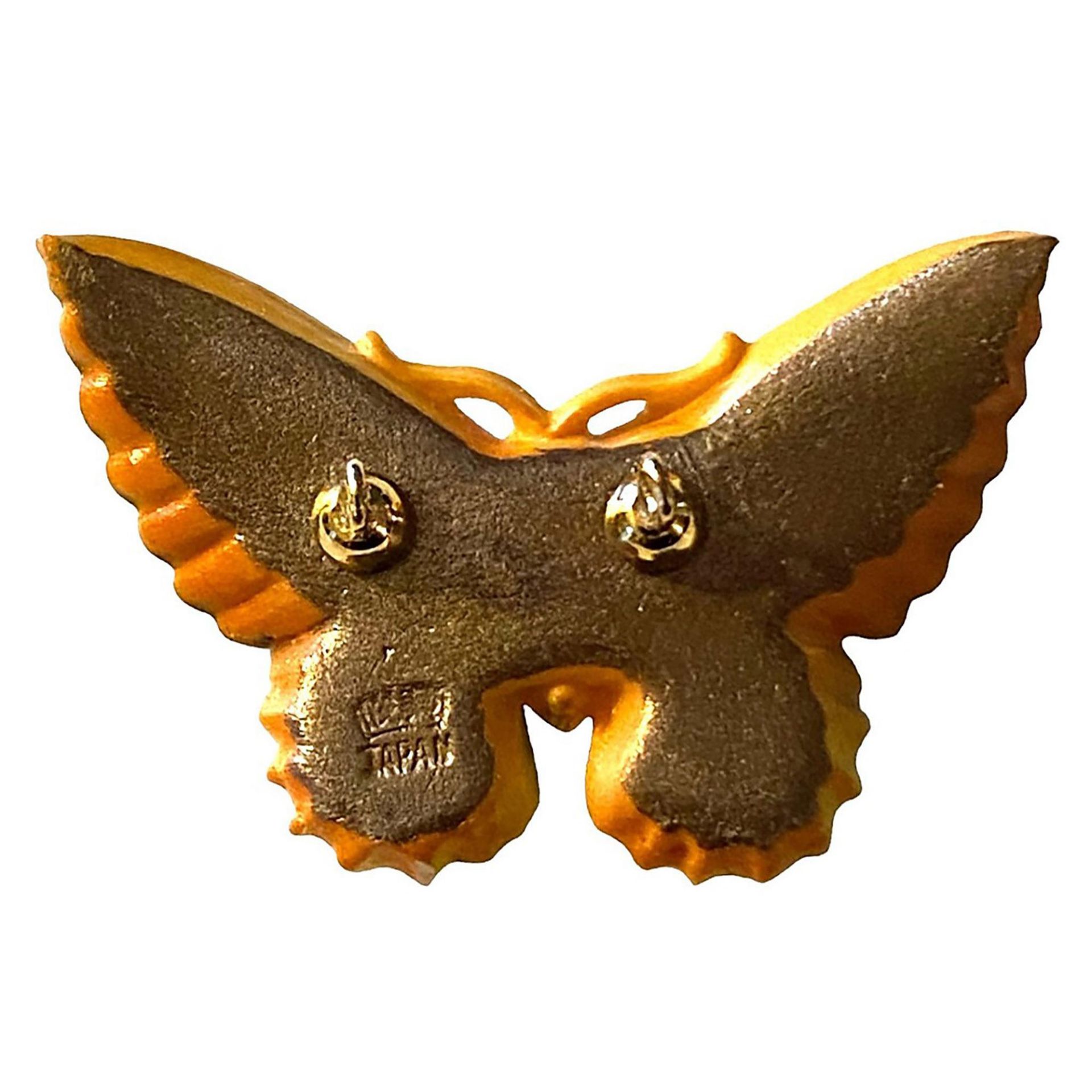 A rare division three realistic butterfly button. - Image 2 of 2