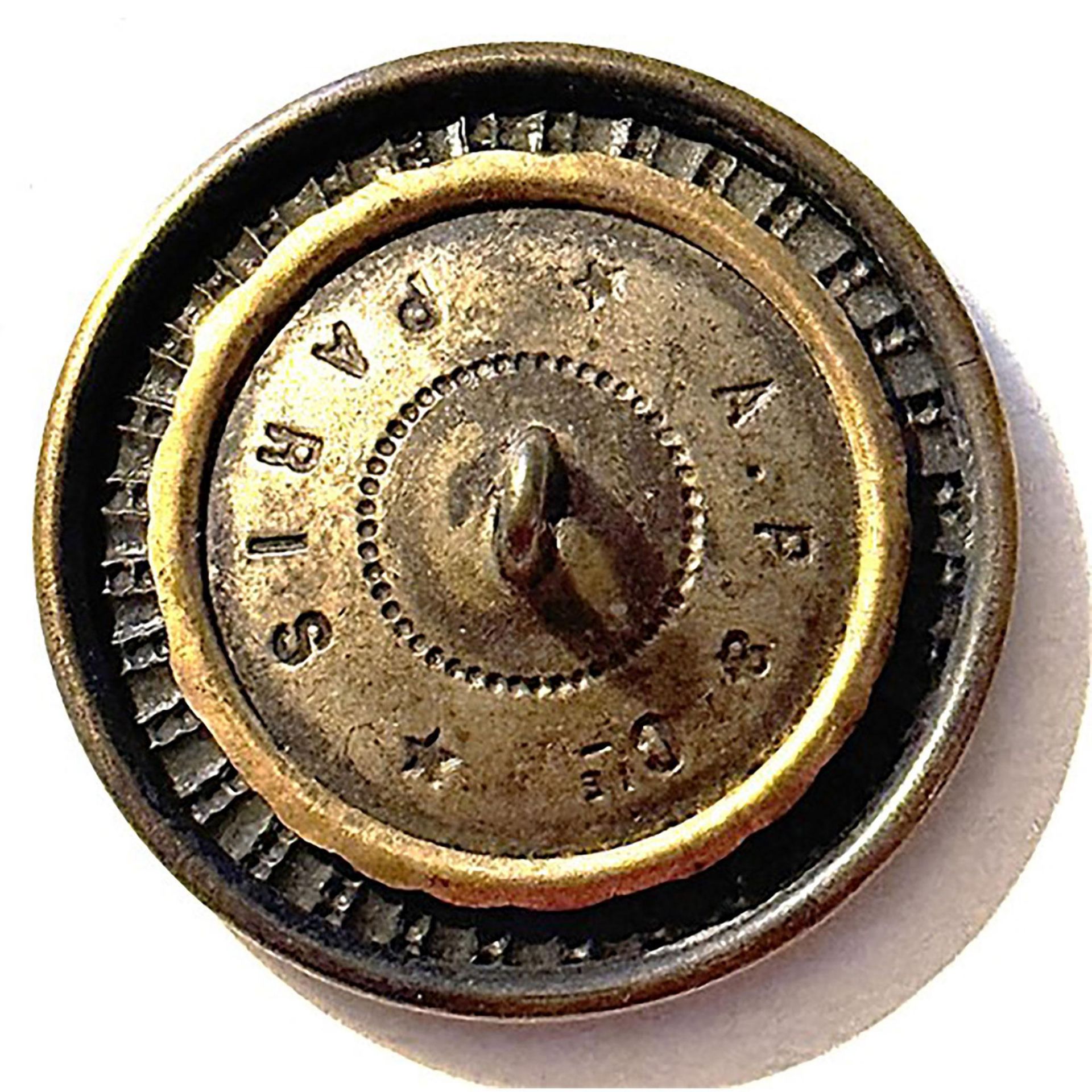 A division one scarce architectural scene in metal button - Bild 3 aus 3