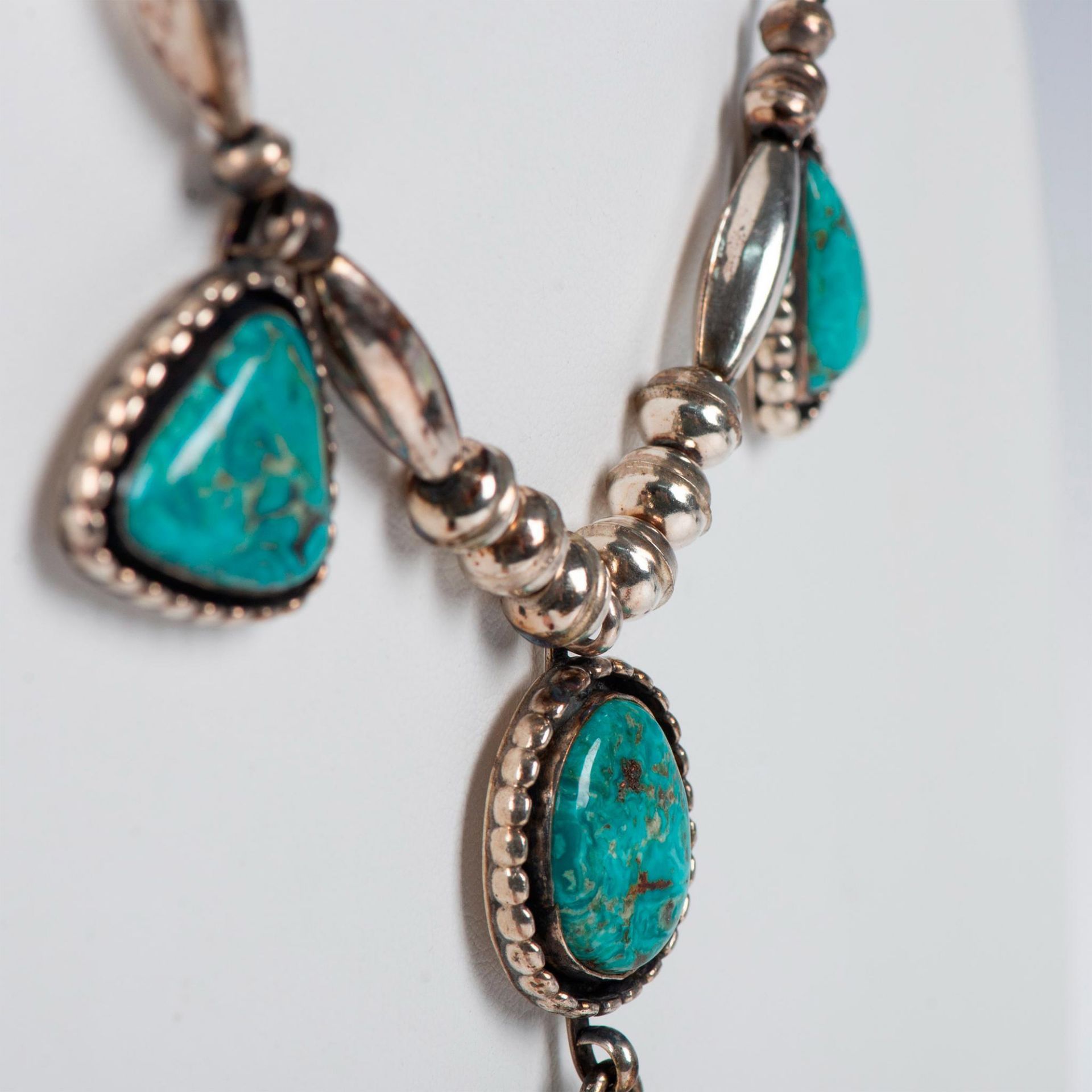 Pretty Native American Sterling Silver & Turquoise Necklace - Image 3 of 4