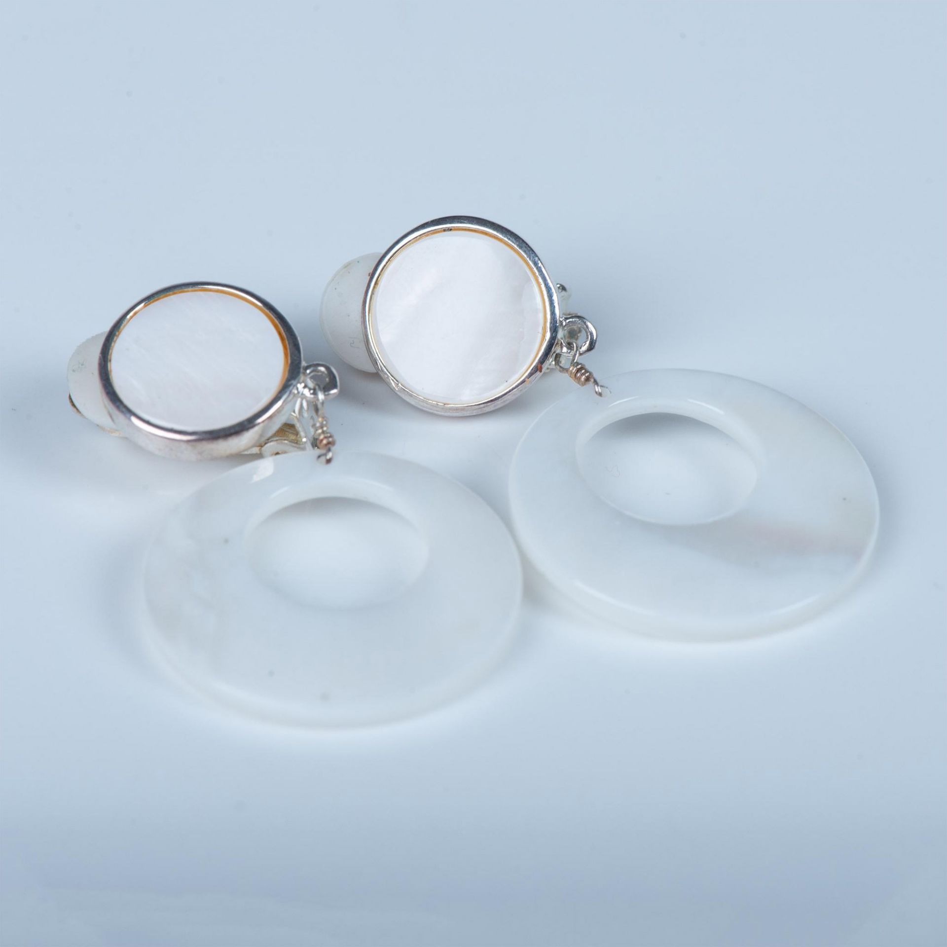 4 Pairs of Shell and Stone Clip Back Earrings - Image 5 of 6