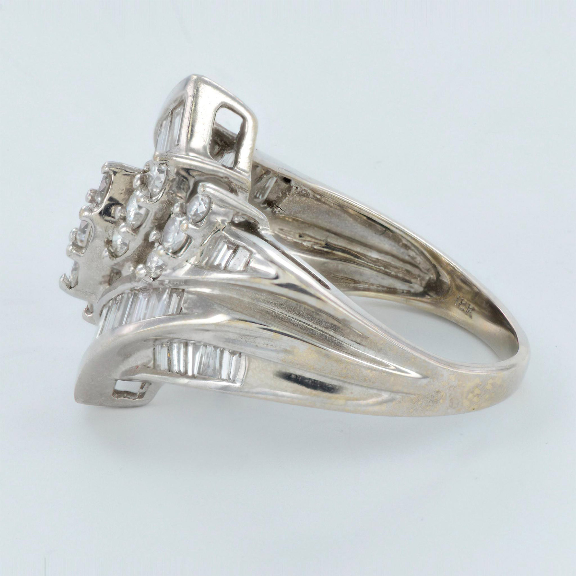 Stunning 18K White Gold and 1.75CTW Diamond Ring - Image 3 of 4