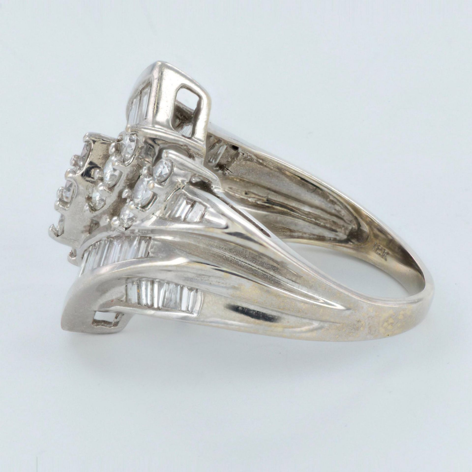 Stunning 18K White Gold and 1.75CTW Diamond Ring - Bild 3 aus 4