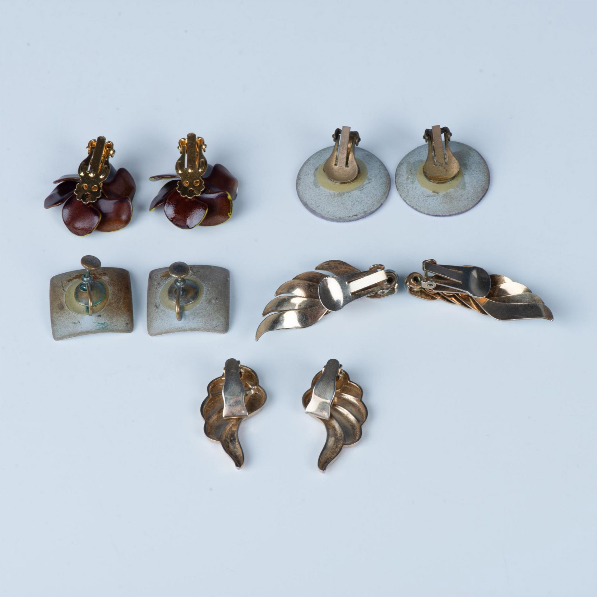 5 Pairs of Enamel Clip/Screw Back Earrings - Bild 2 aus 7