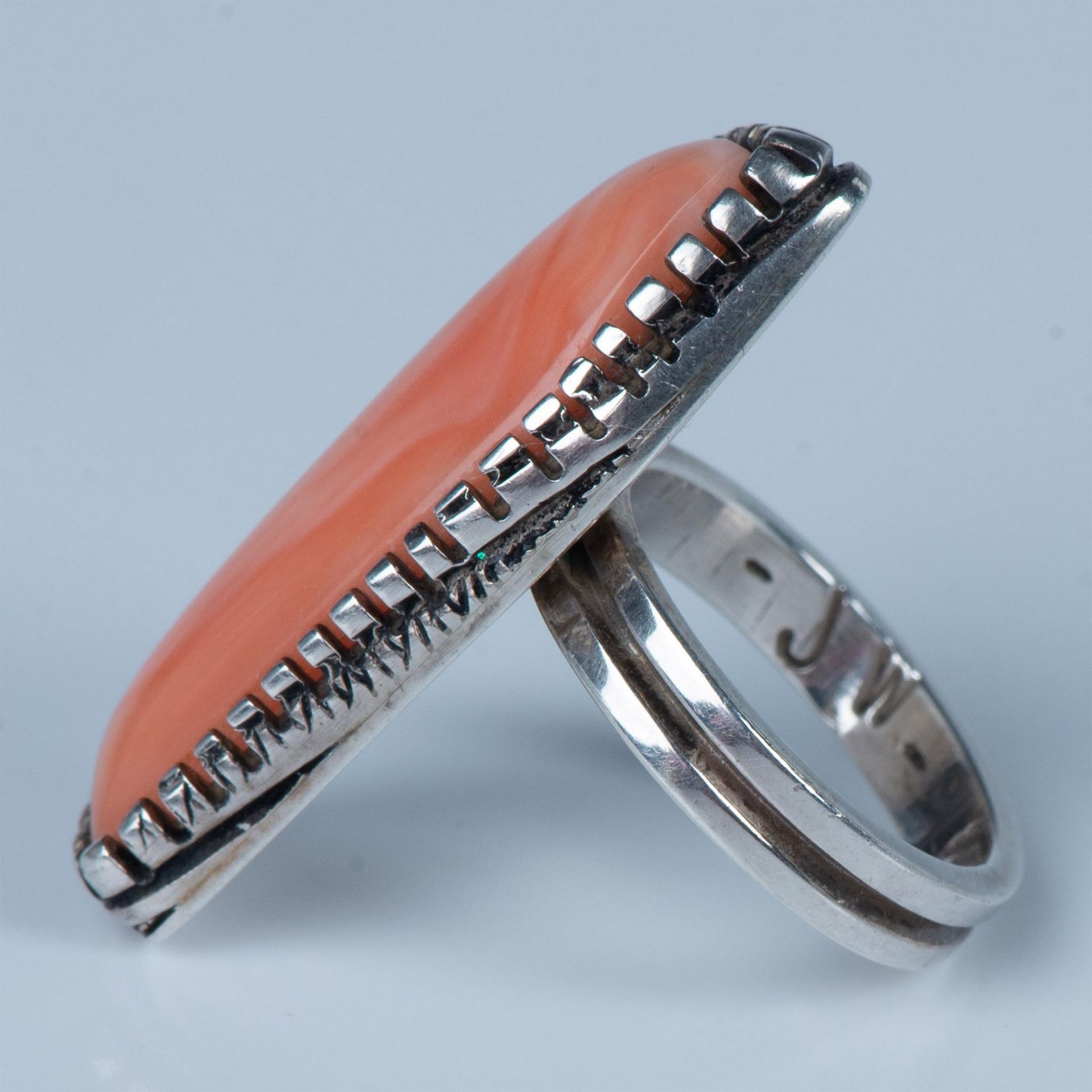 Joe Wilcox Sterling Silver and Coral Ring - Bild 2 aus 5