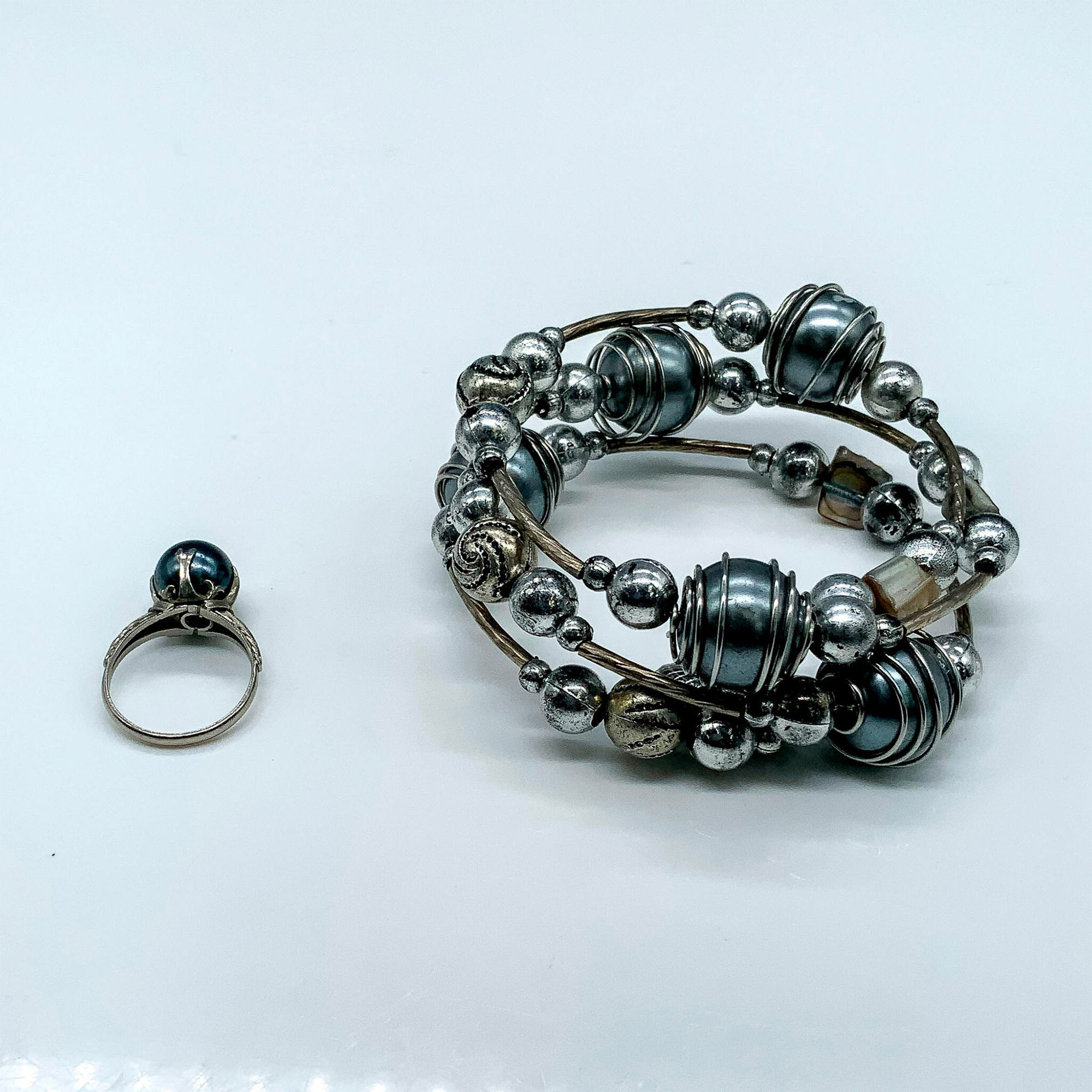 4pc Silver and Blue Faux Pearl Ring & Bracelet - Image 4 of 4