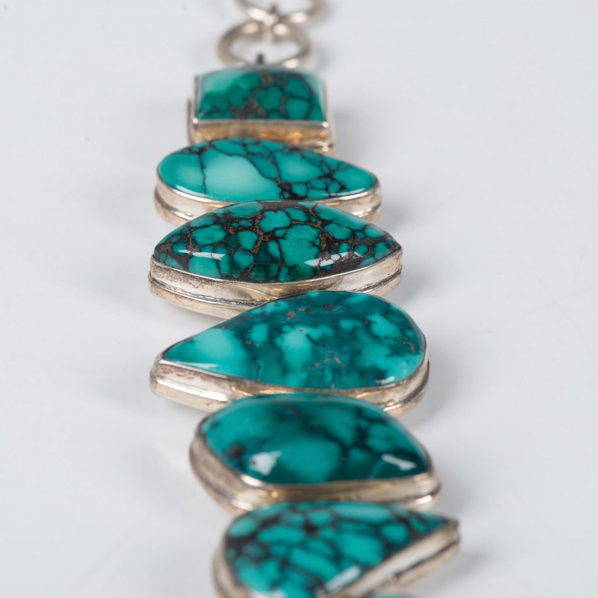 Bold Native American Sterling Silver & Turquoise Bracelet - Image 3 of 4