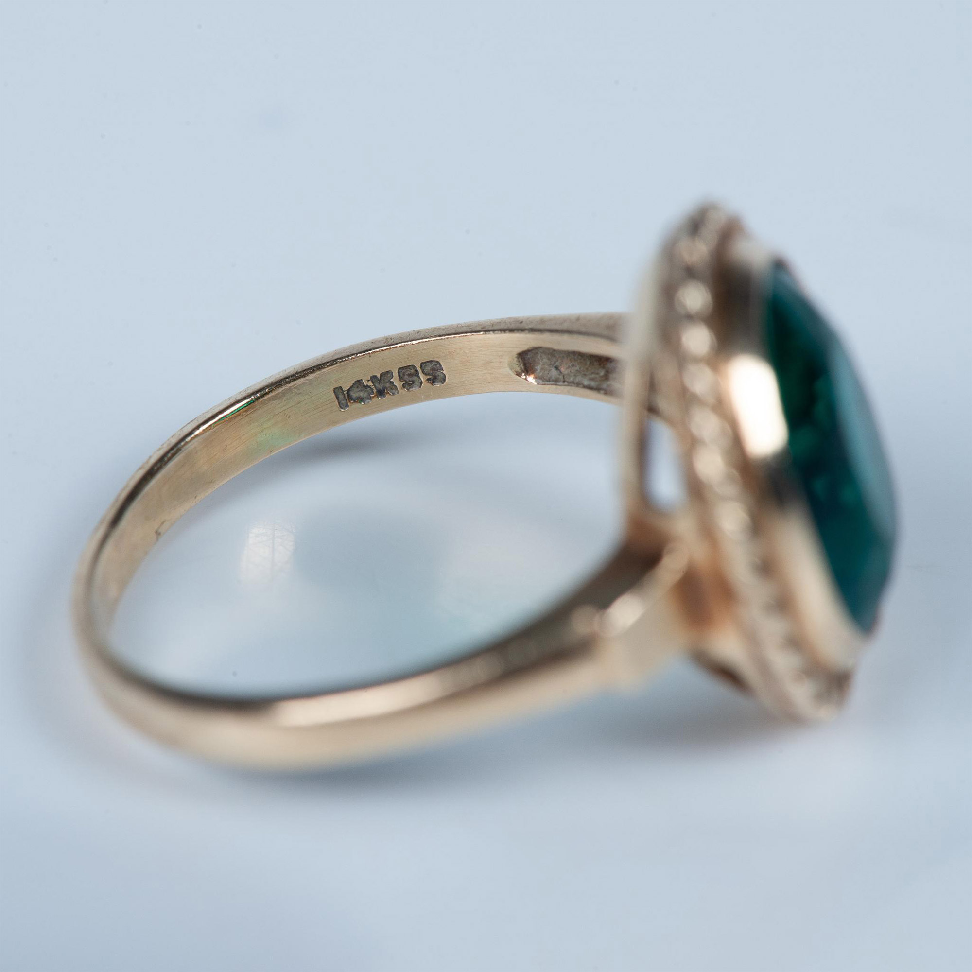 Gold Ring with Large Green Stone - Image 5 of 6