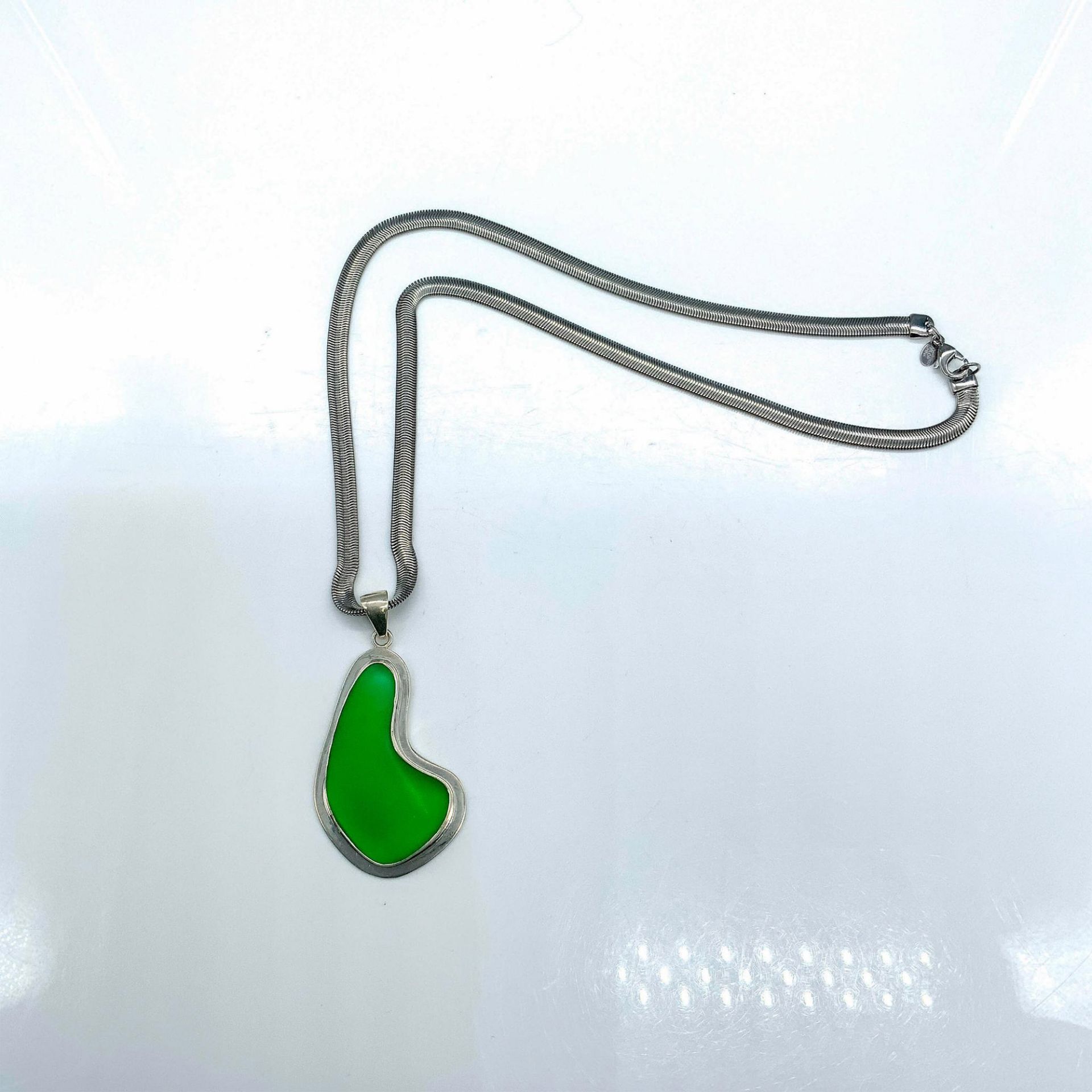 Charles Albert Green Sea Glass Pendant and Italian Milor Steel Chain Necklace - Bild 2 aus 3