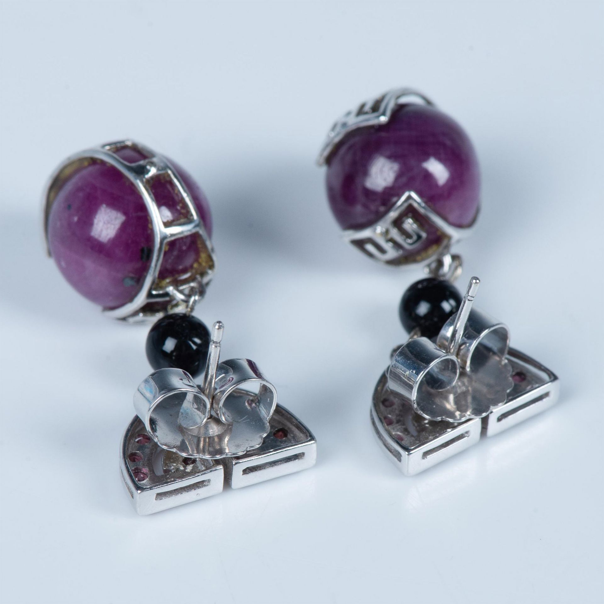 White Gold and Amethyst and Round Garnets Earrings - Image 3 of 3