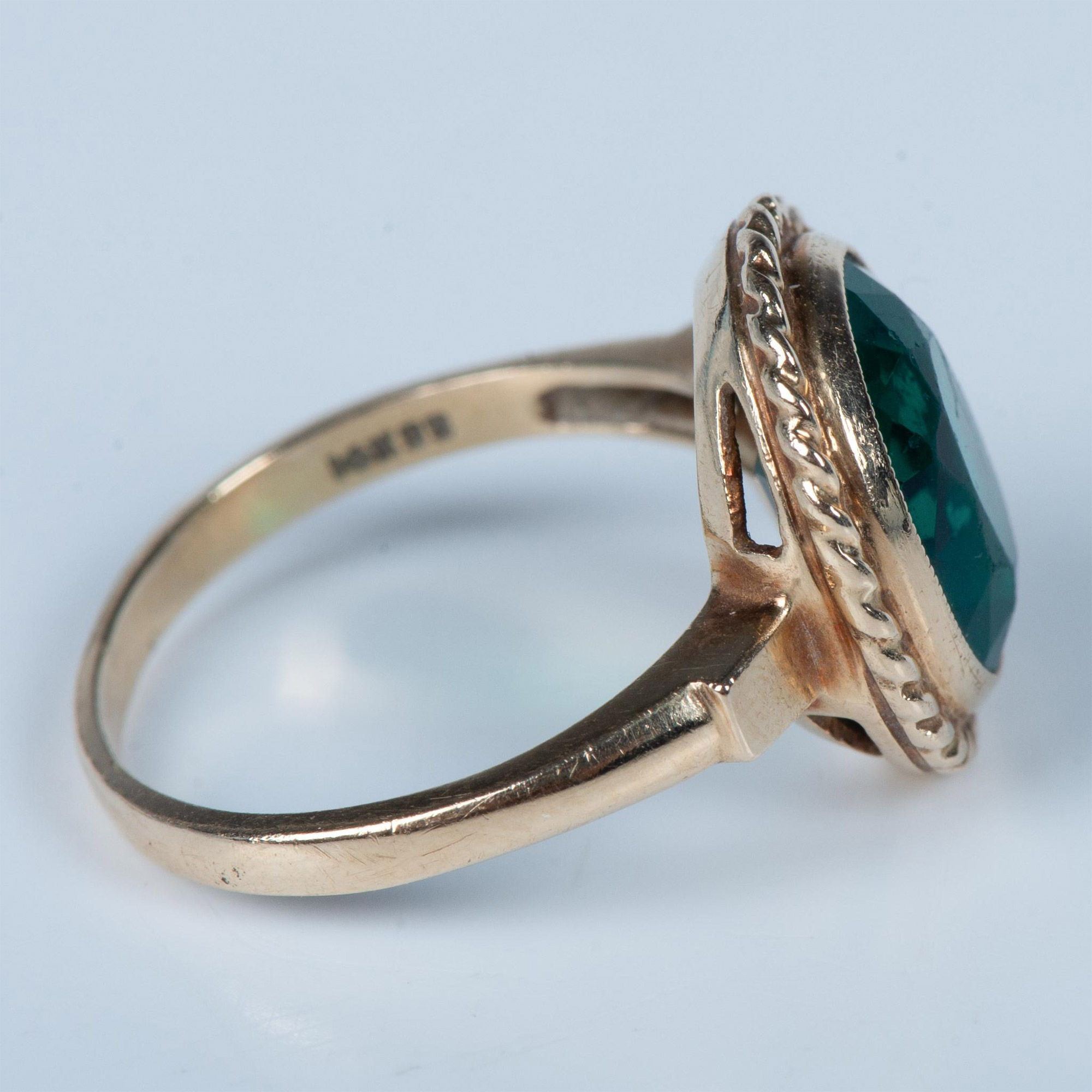 Gold Ring with Large Green Stone - Image 3 of 6