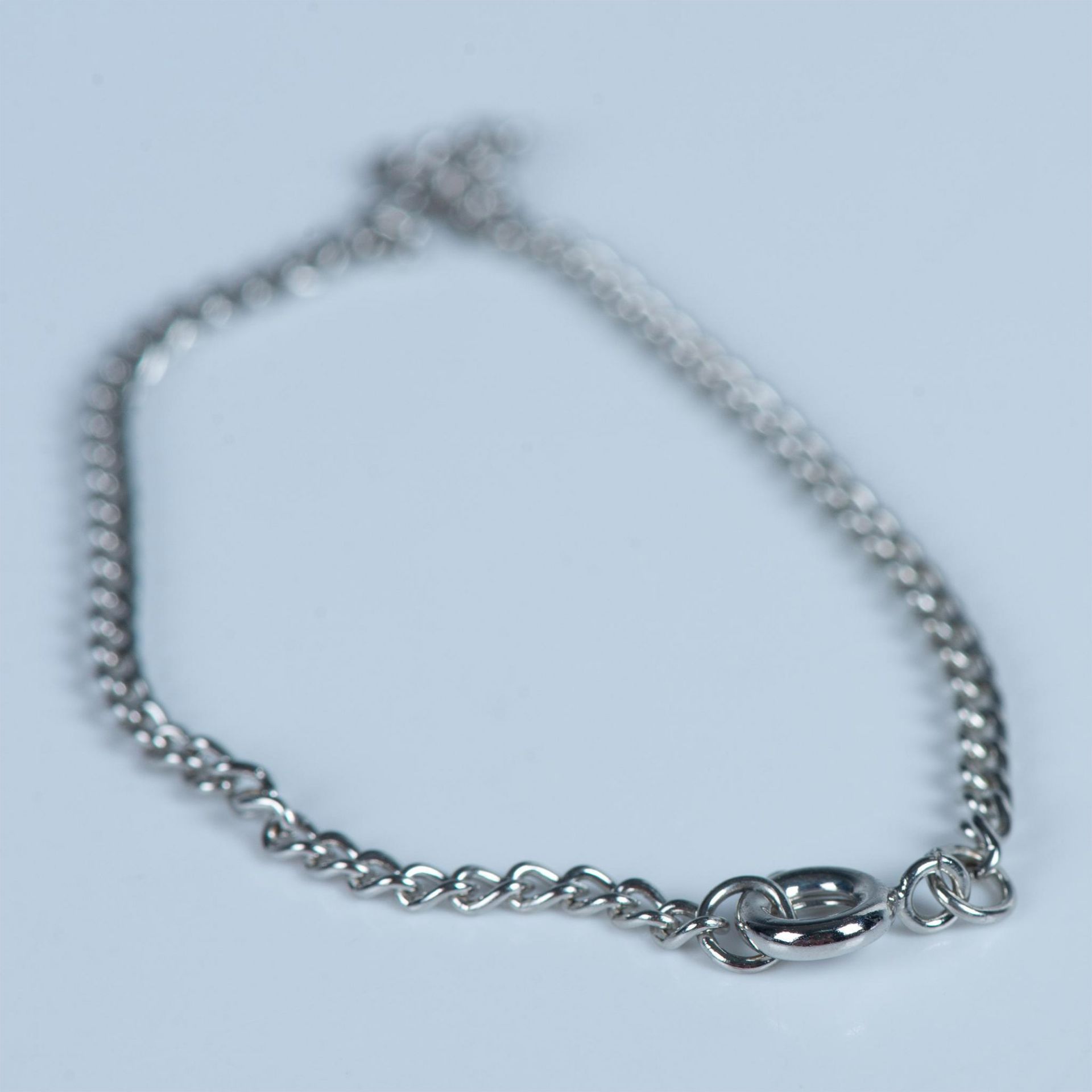 5pc Silver Tone Necklaces and Bracelet - Image 2 of 10