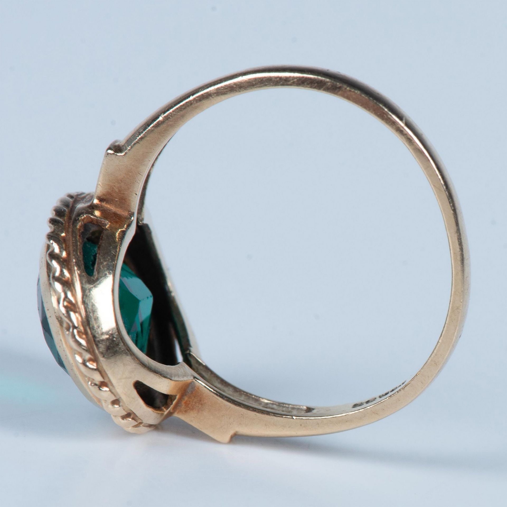 Gold Ring with Large Green Stone - Image 6 of 6