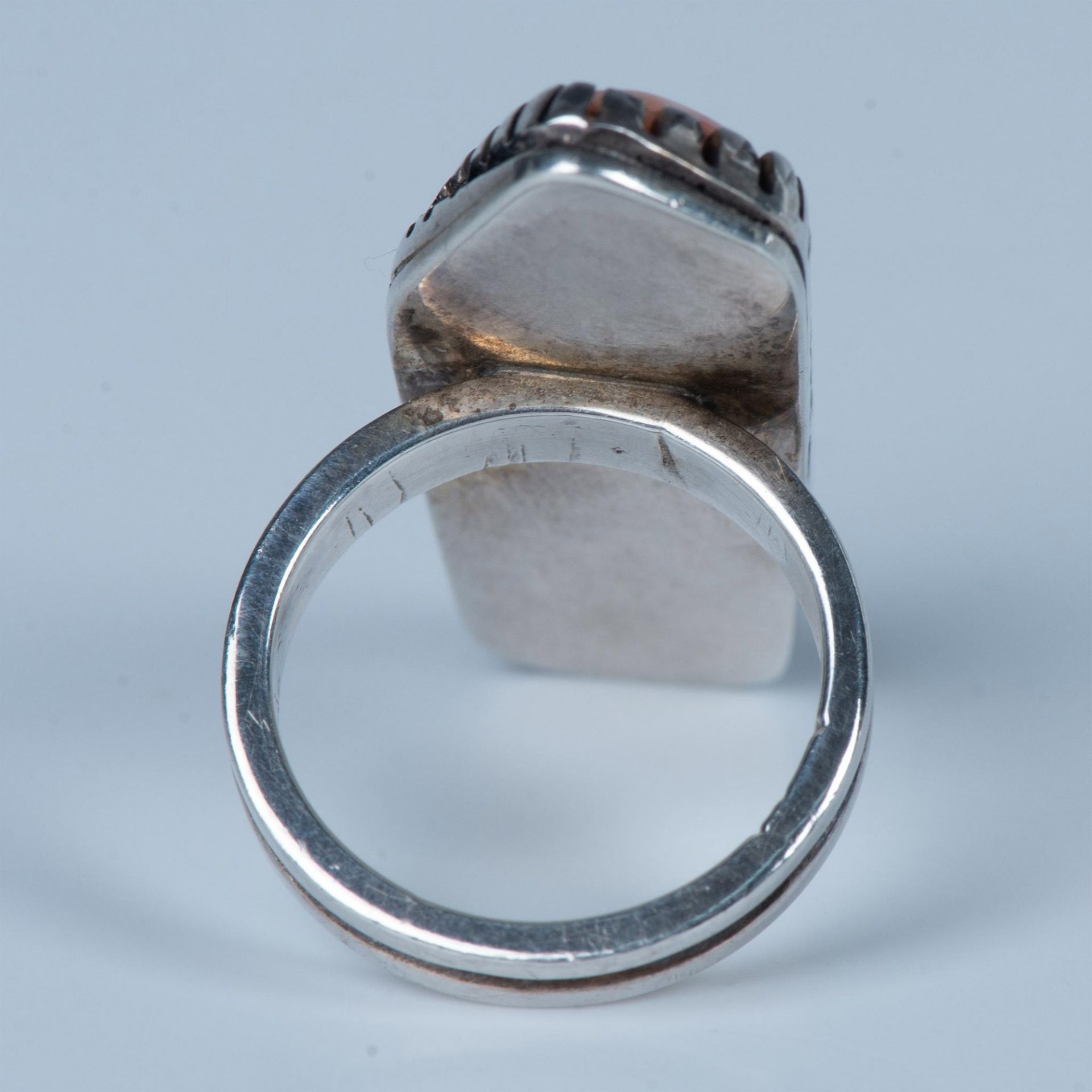 Joe Wilcox Sterling Silver and Coral Ring - Image 3 of 5