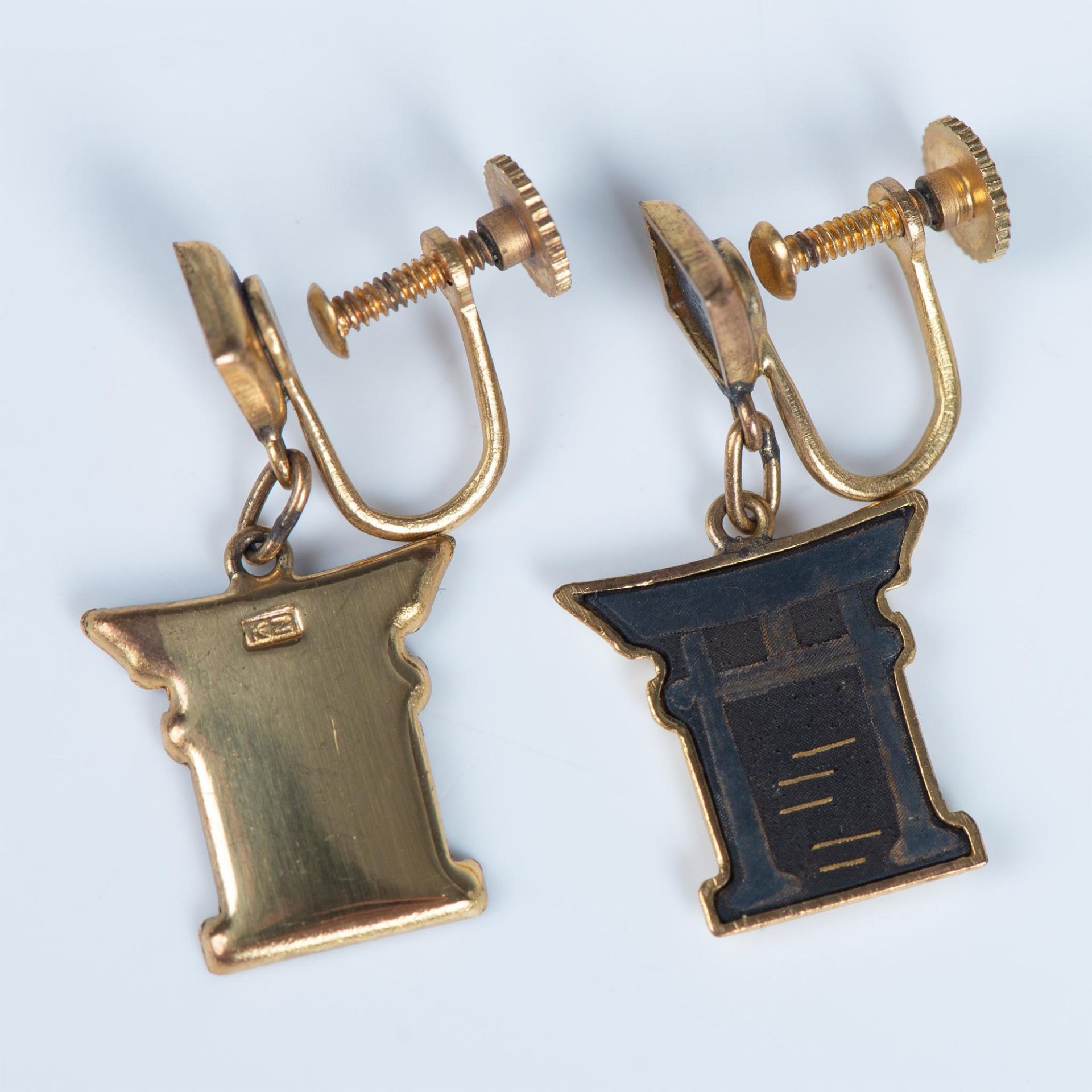 3 Pairs of Gold Tone Screw Back Earrings - Image 3 of 5