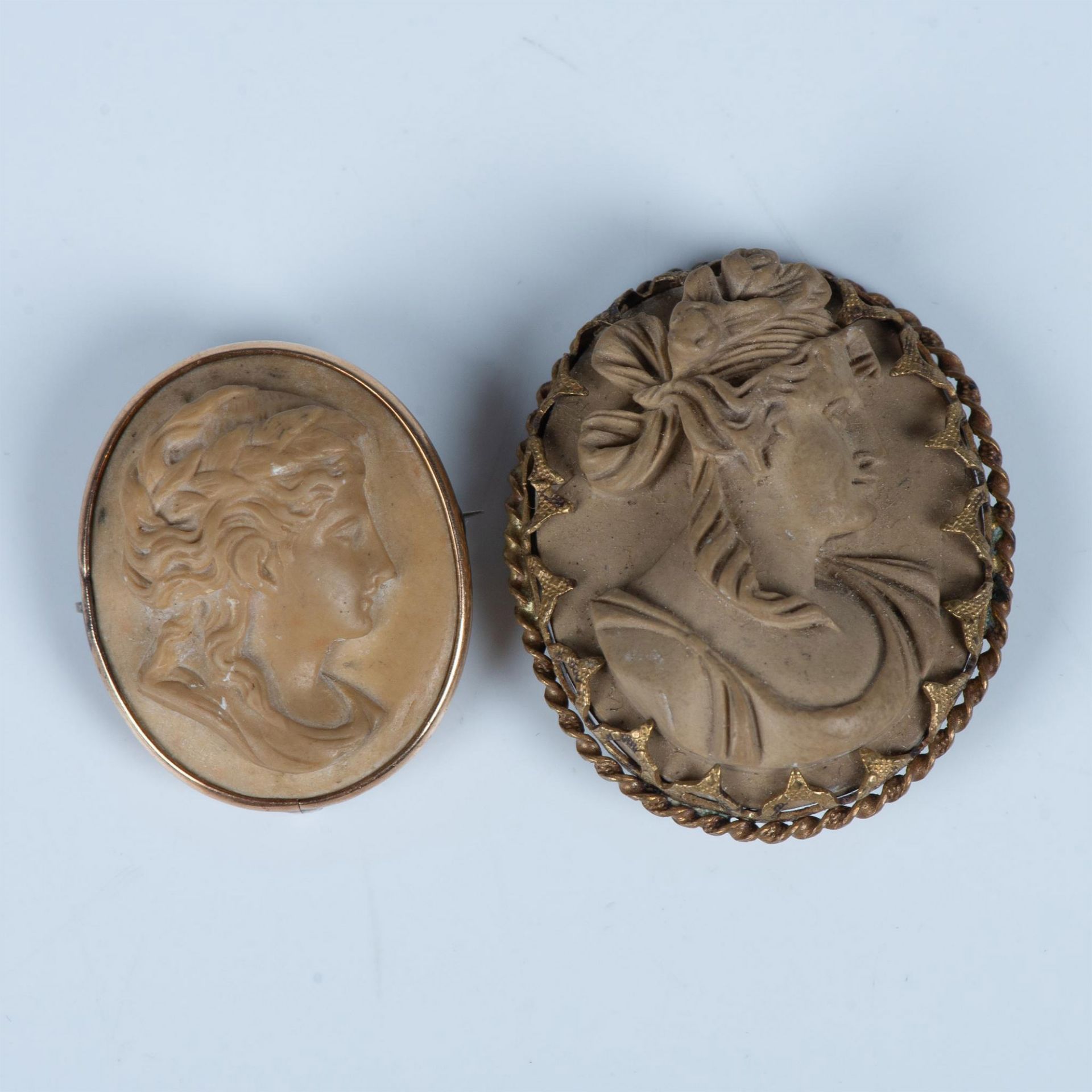 2pcs Lava Ash Cameo Brooches