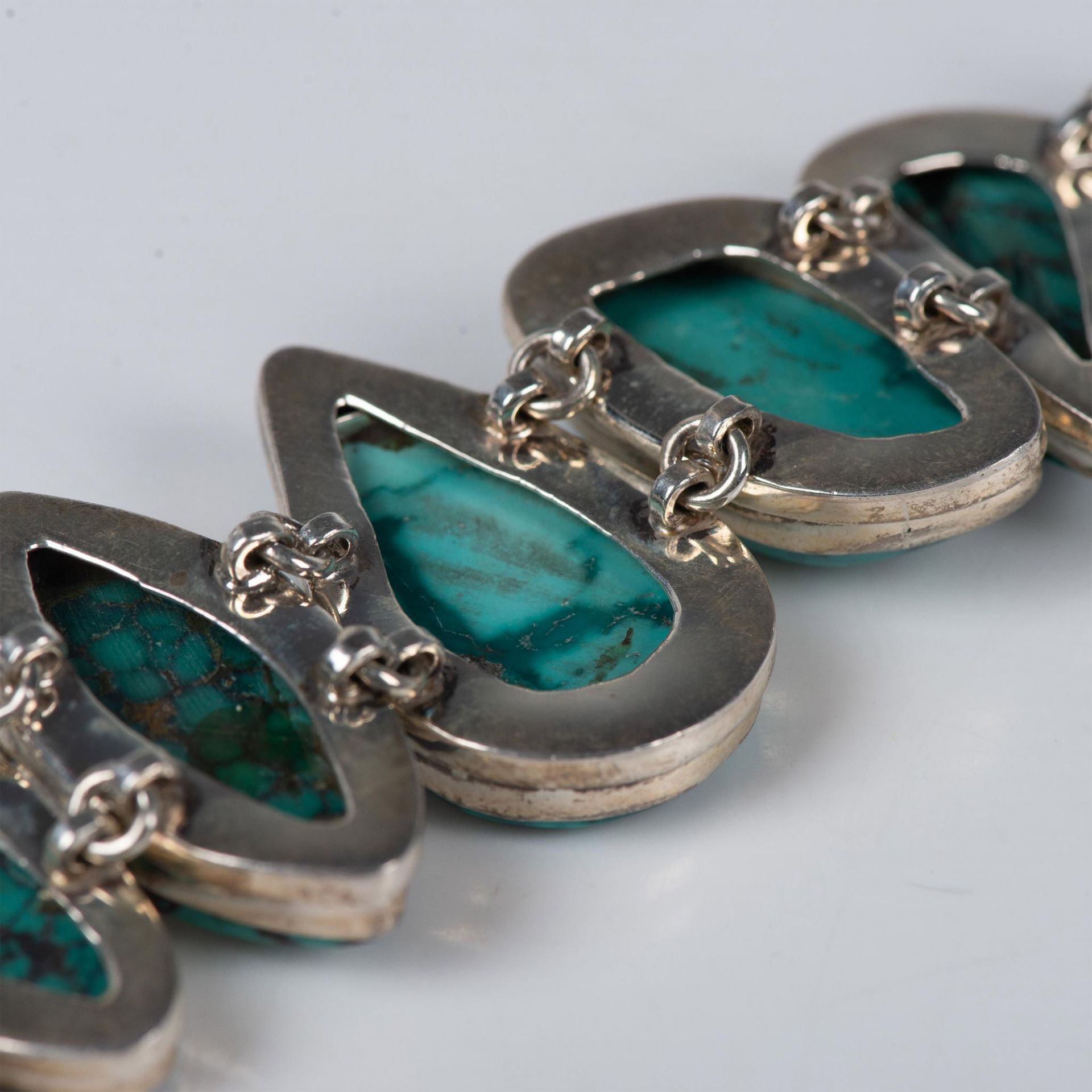 Bold Native American Sterling Silver & Turquoise Bracelet - Image 4 of 4