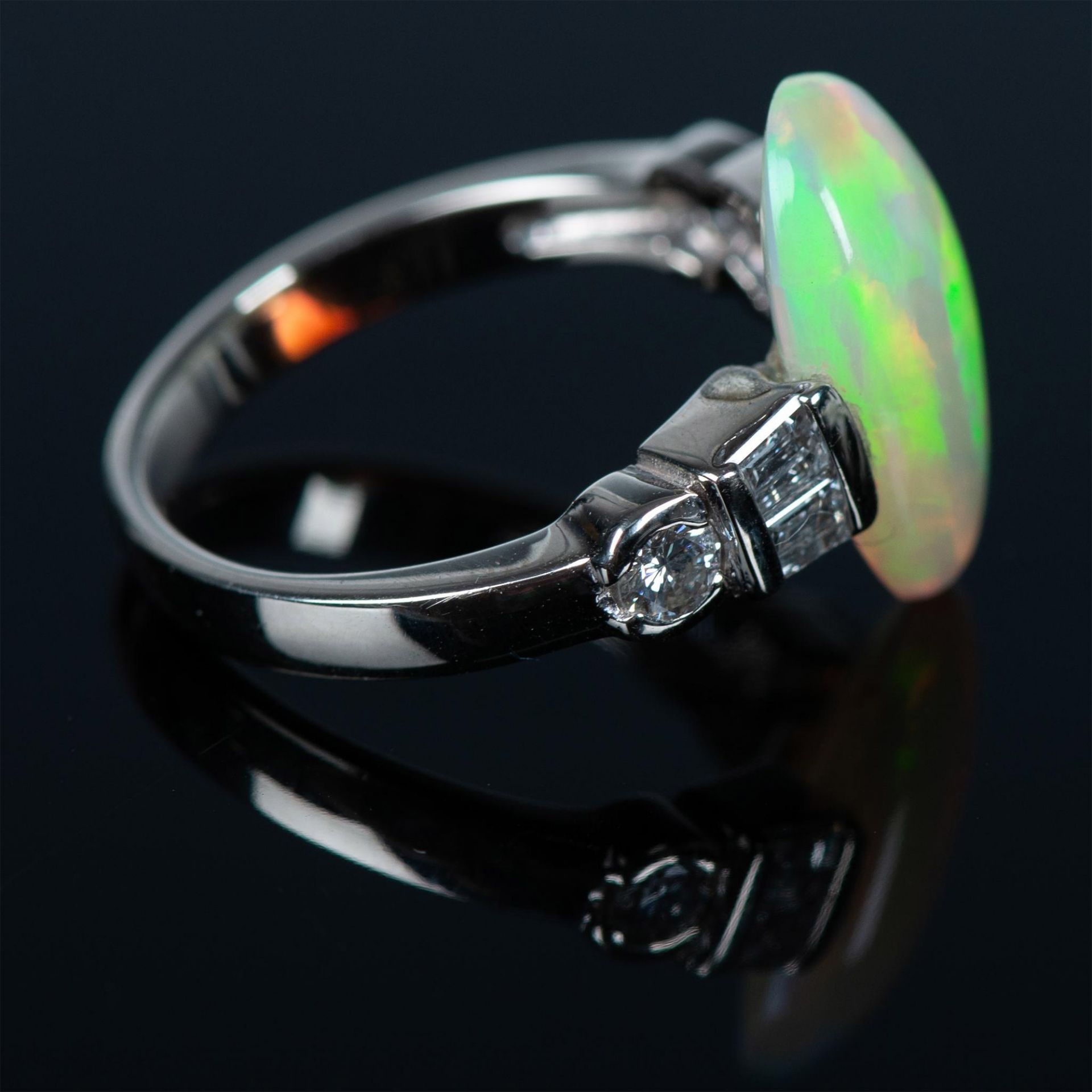 Fabulous 14K White Gold, Diamond, and Opal Ring - Bild 4 aus 8