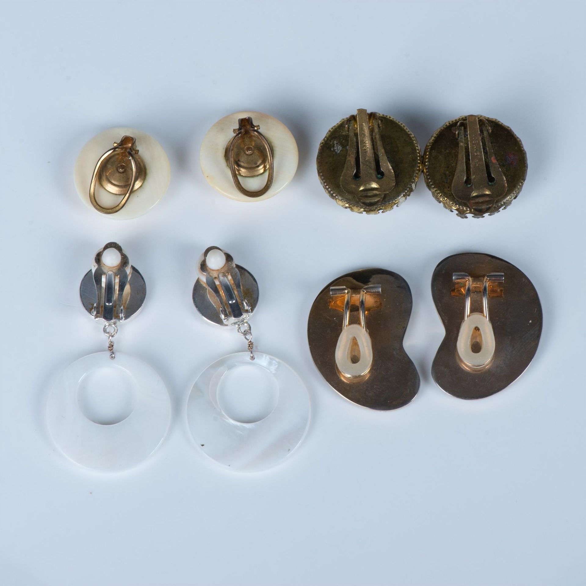 4 Pairs of Shell and Stone Clip Back Earrings - Image 2 of 6
