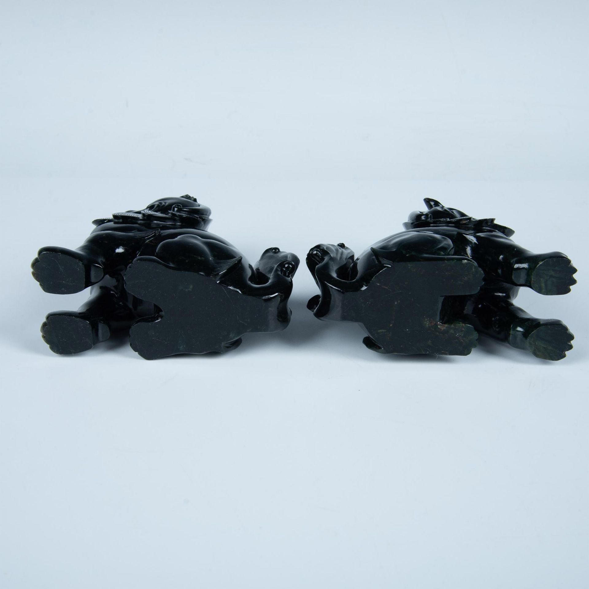 Pair of Chinese Carved Black Nephrite Jade Foo Dogs - Bild 9 aus 13
