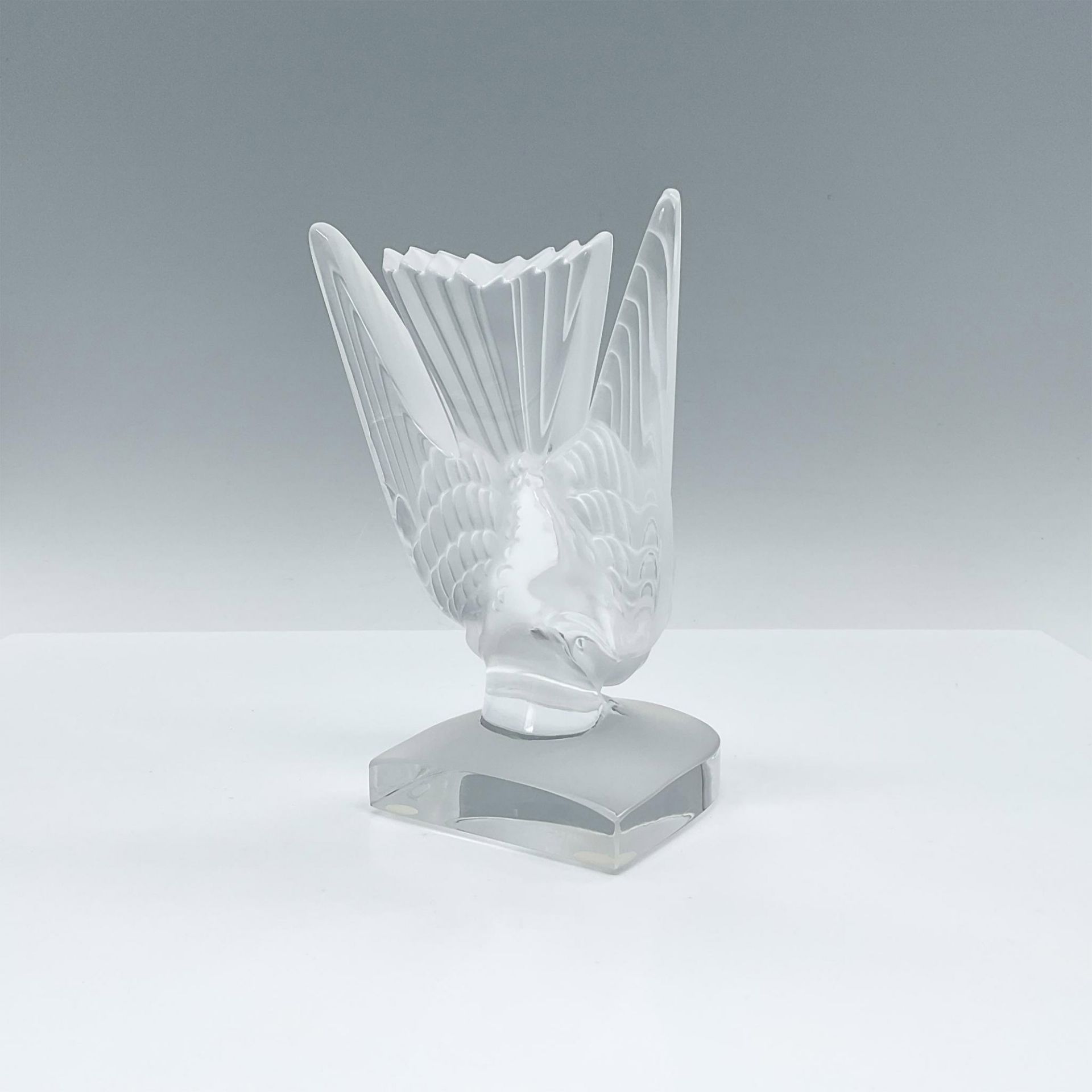 Lalique Crystal Sparrow Bookend, Hirondelles - Image 2 of 3